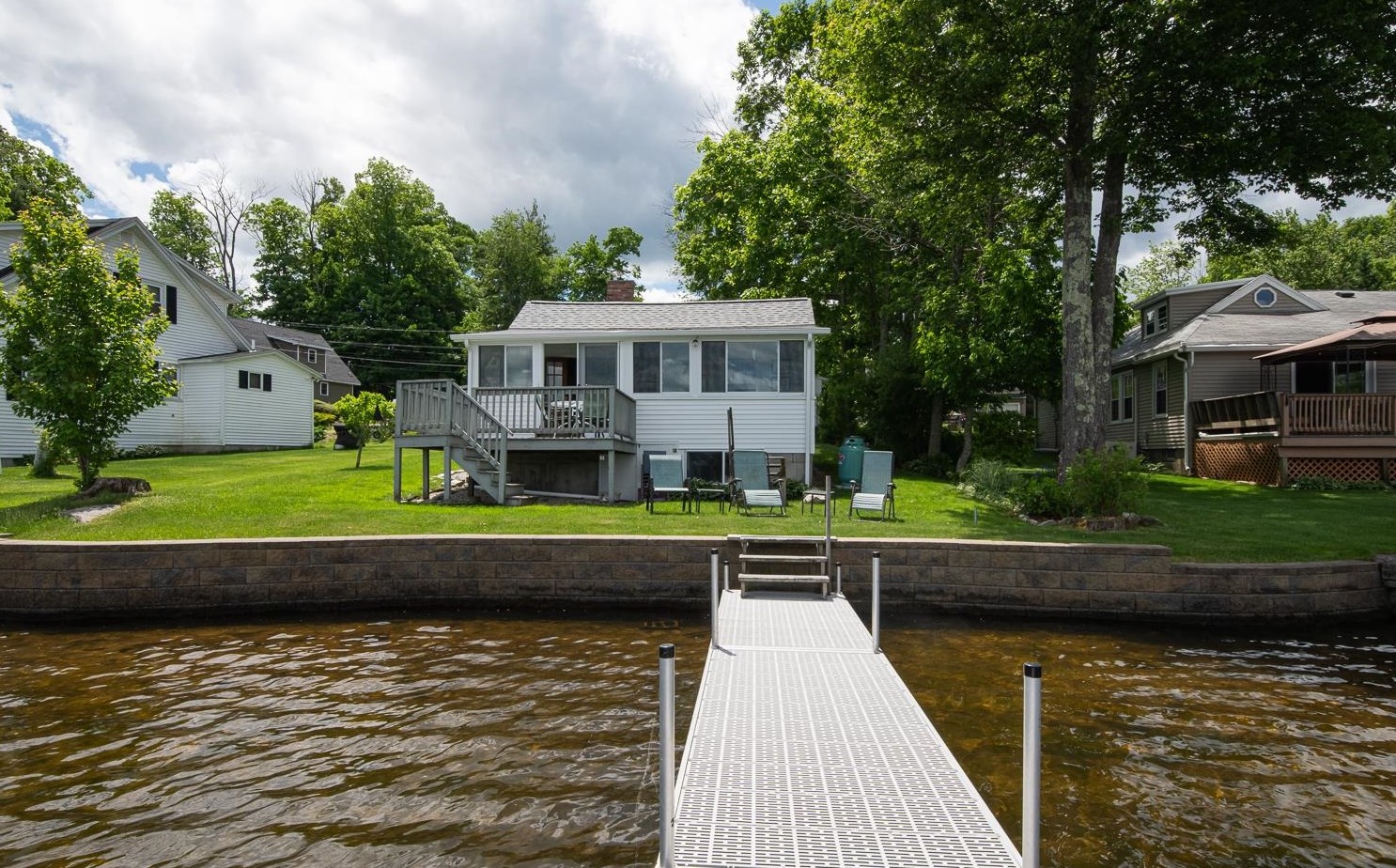 8 Shore Dr, Hampstead, NH 03841