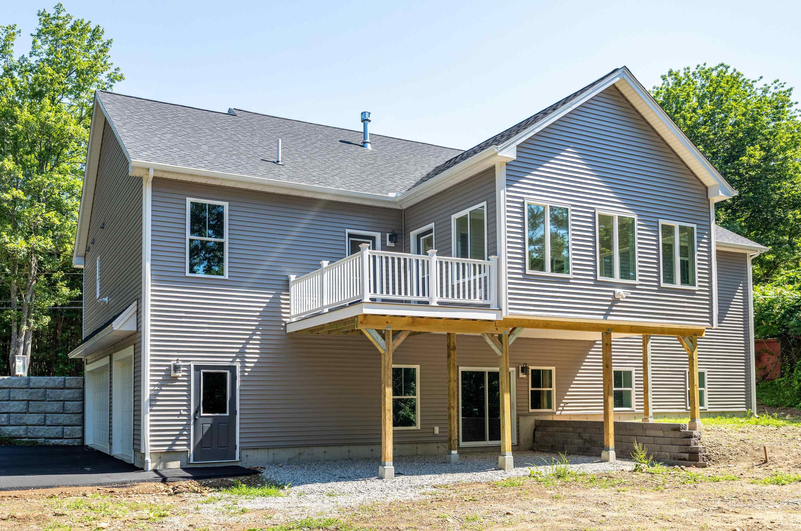 46 High St, Stratham NH  03885-2216 exterior