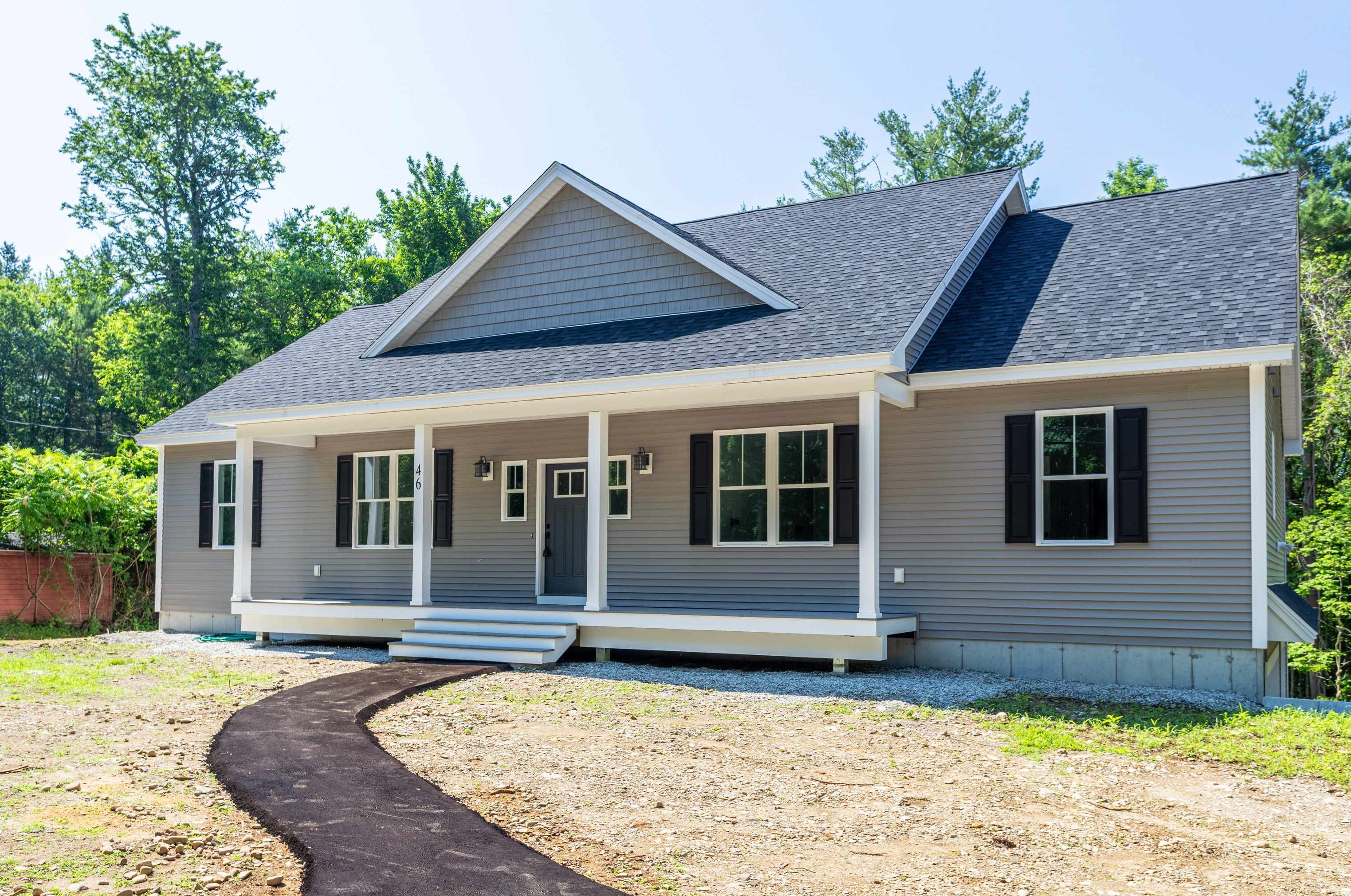 46 High St, Stratham NH  03885-2216 exterior