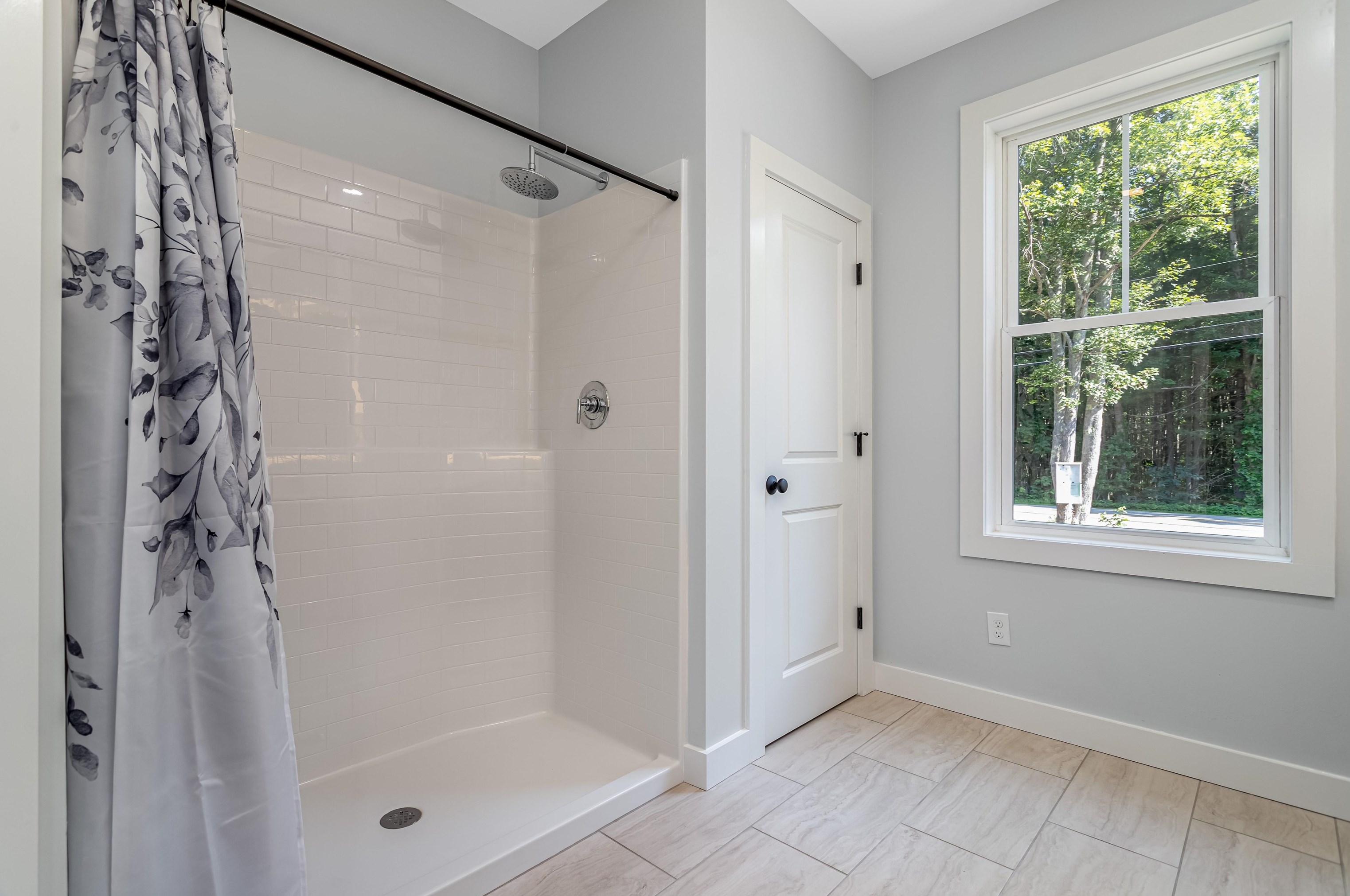 46 High St, Stratham NH  03885-2216 exterior