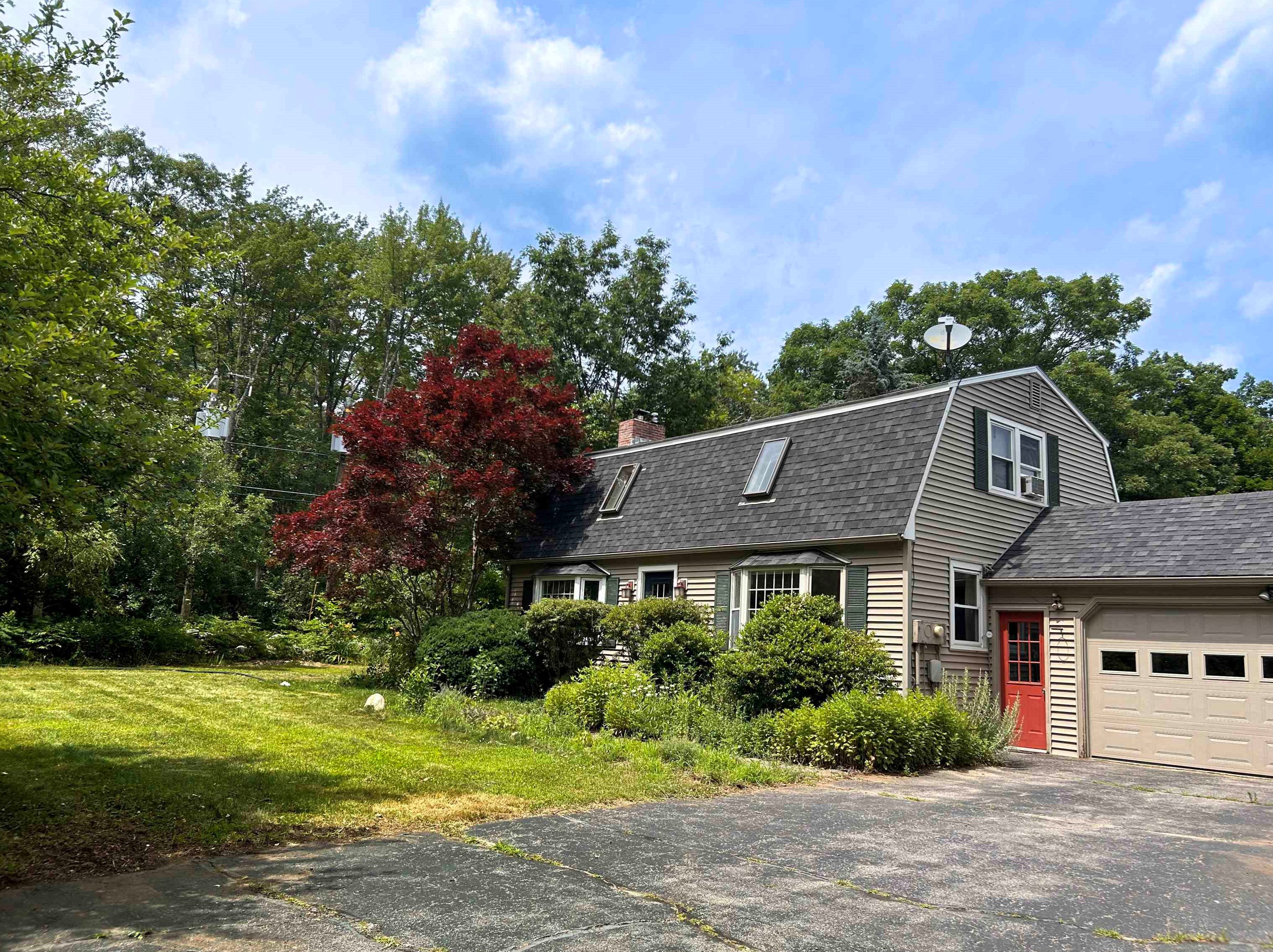 11 Village Green, Henniker, NH 03242