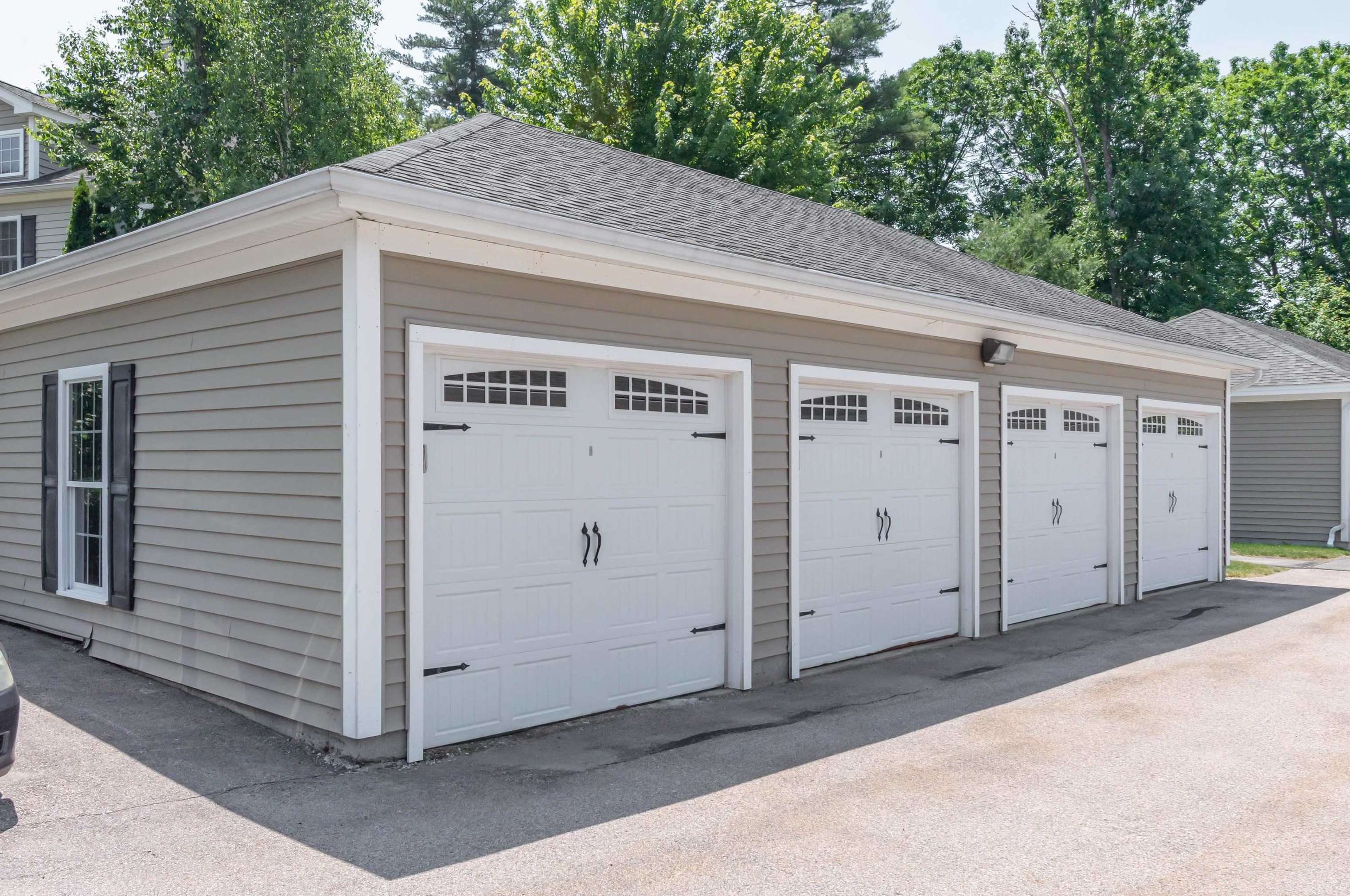 41 Carriage Way, Manchester NH  03102-8431 exterior