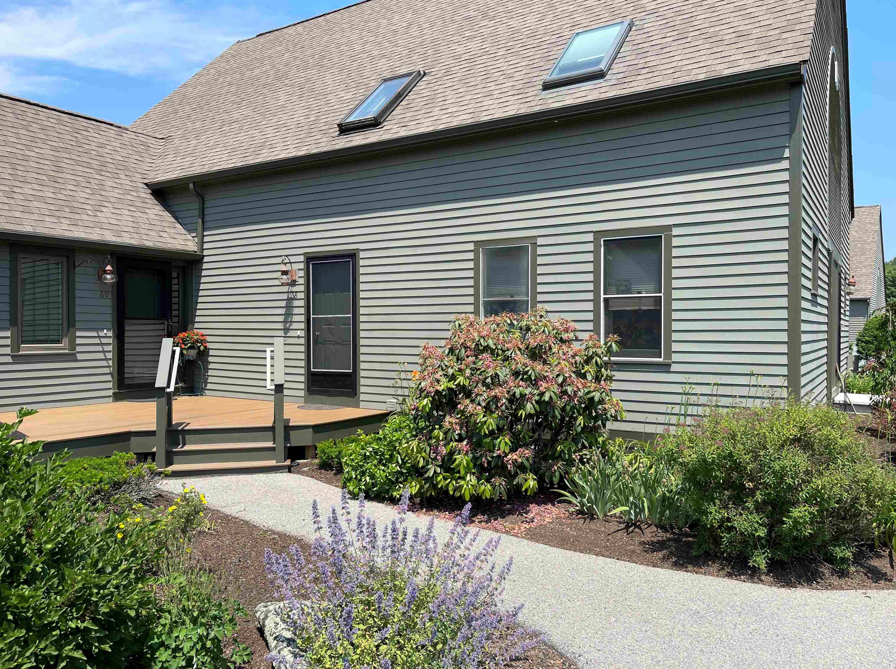 68 Montrose Dr, Stratham, NH 03885