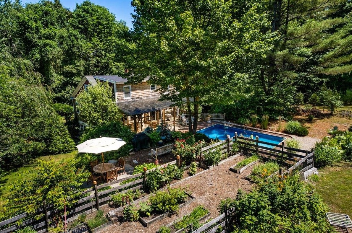 118 Stratham Heights Rd, Stratham, NH 03885