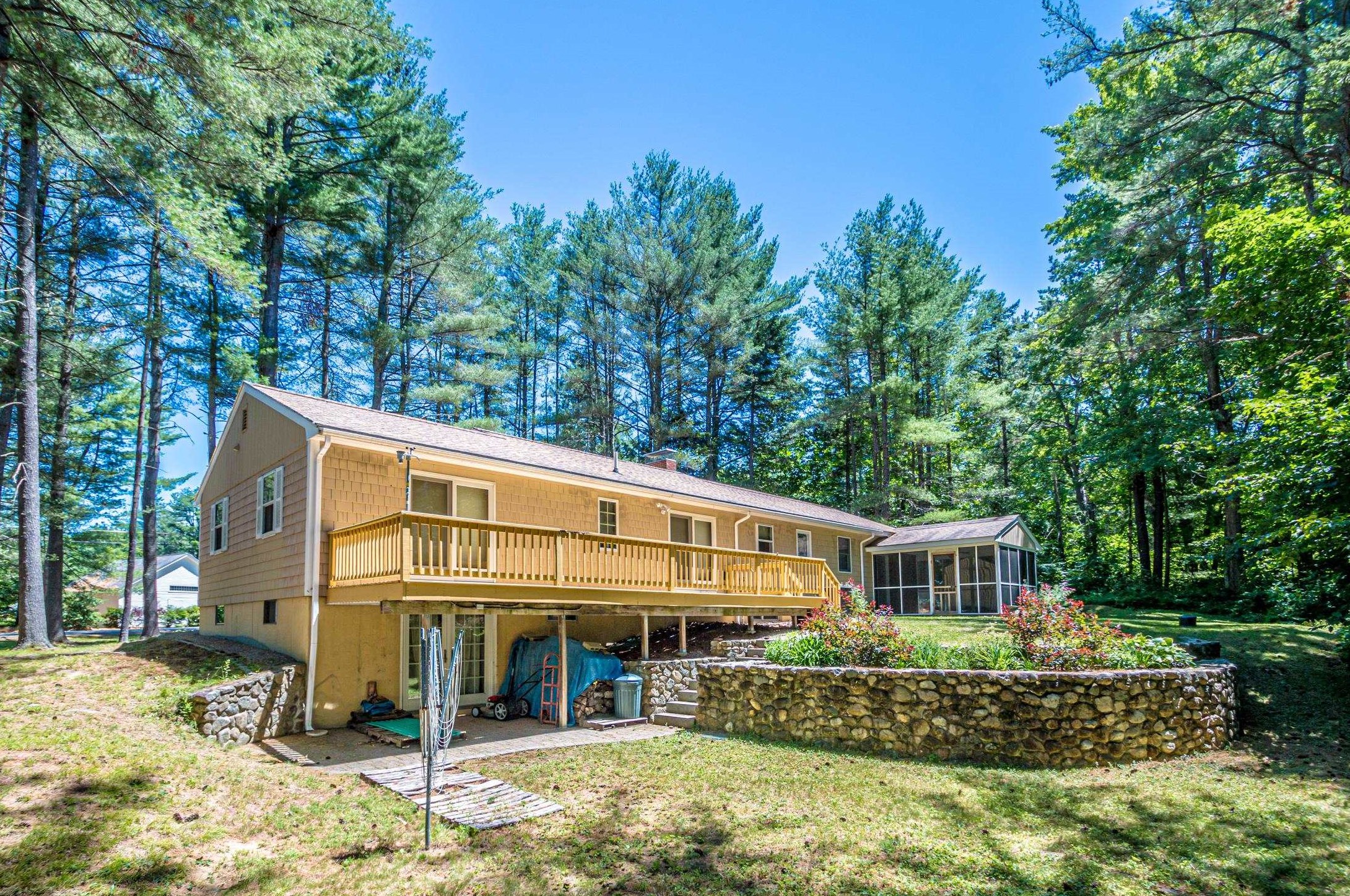 242 Echo Acres Rd, Hales Location, NH 03860