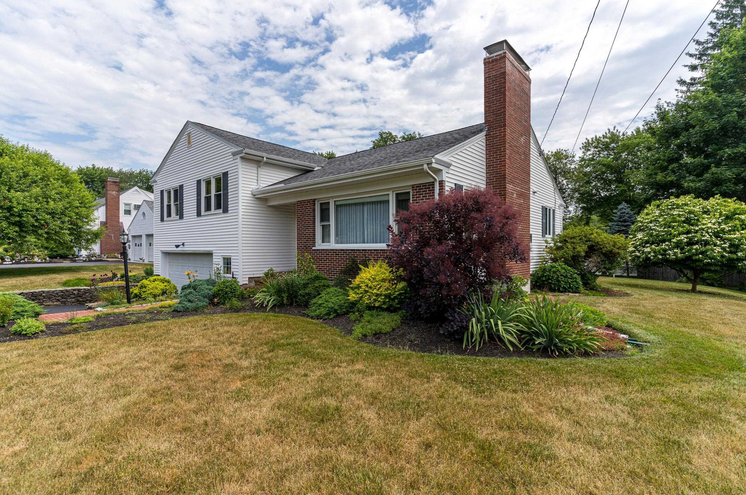 9 Hillcrest Dr, Dover, NH 03820