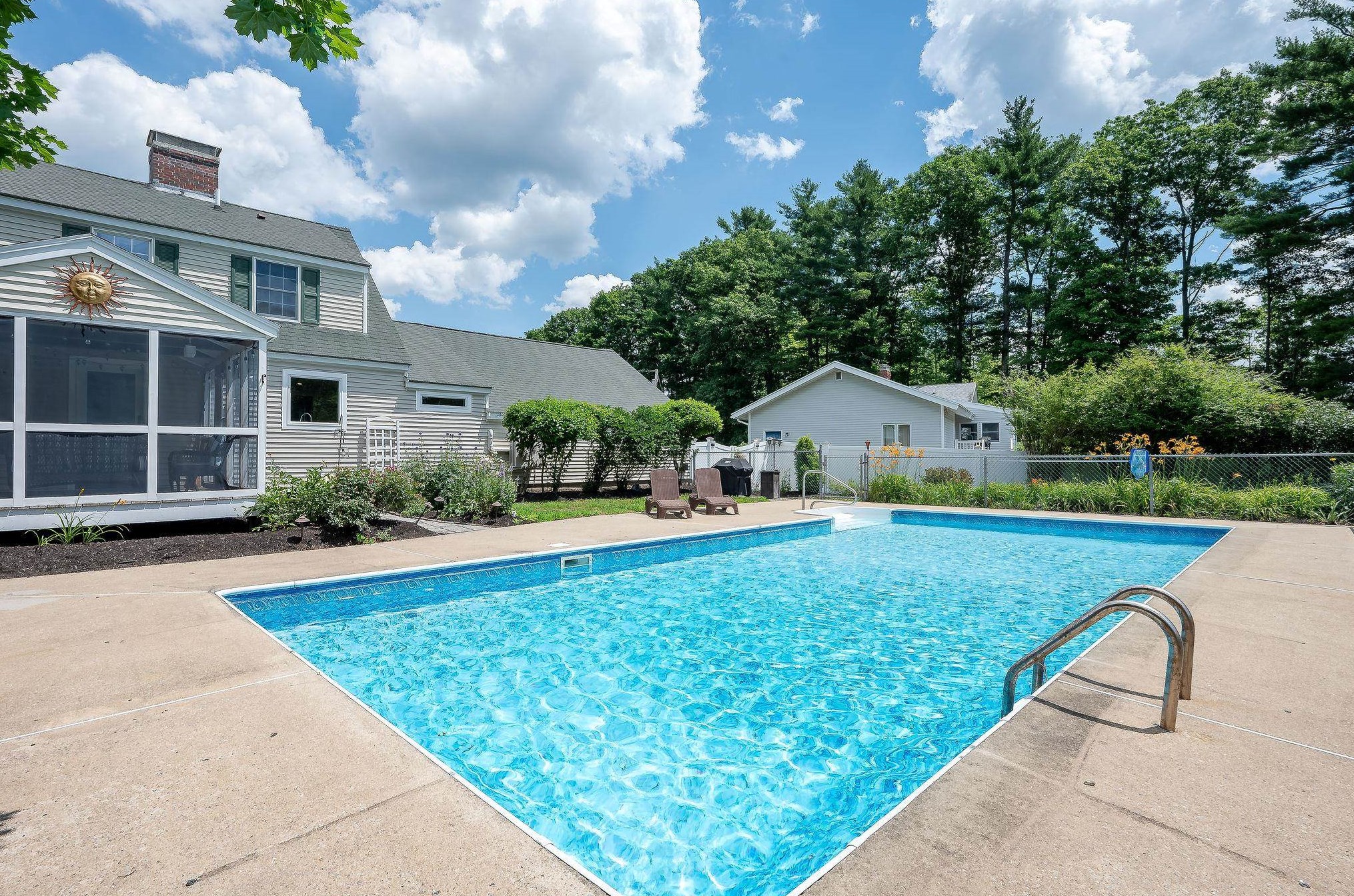 4 Pray St, Rochester, NH 03868
