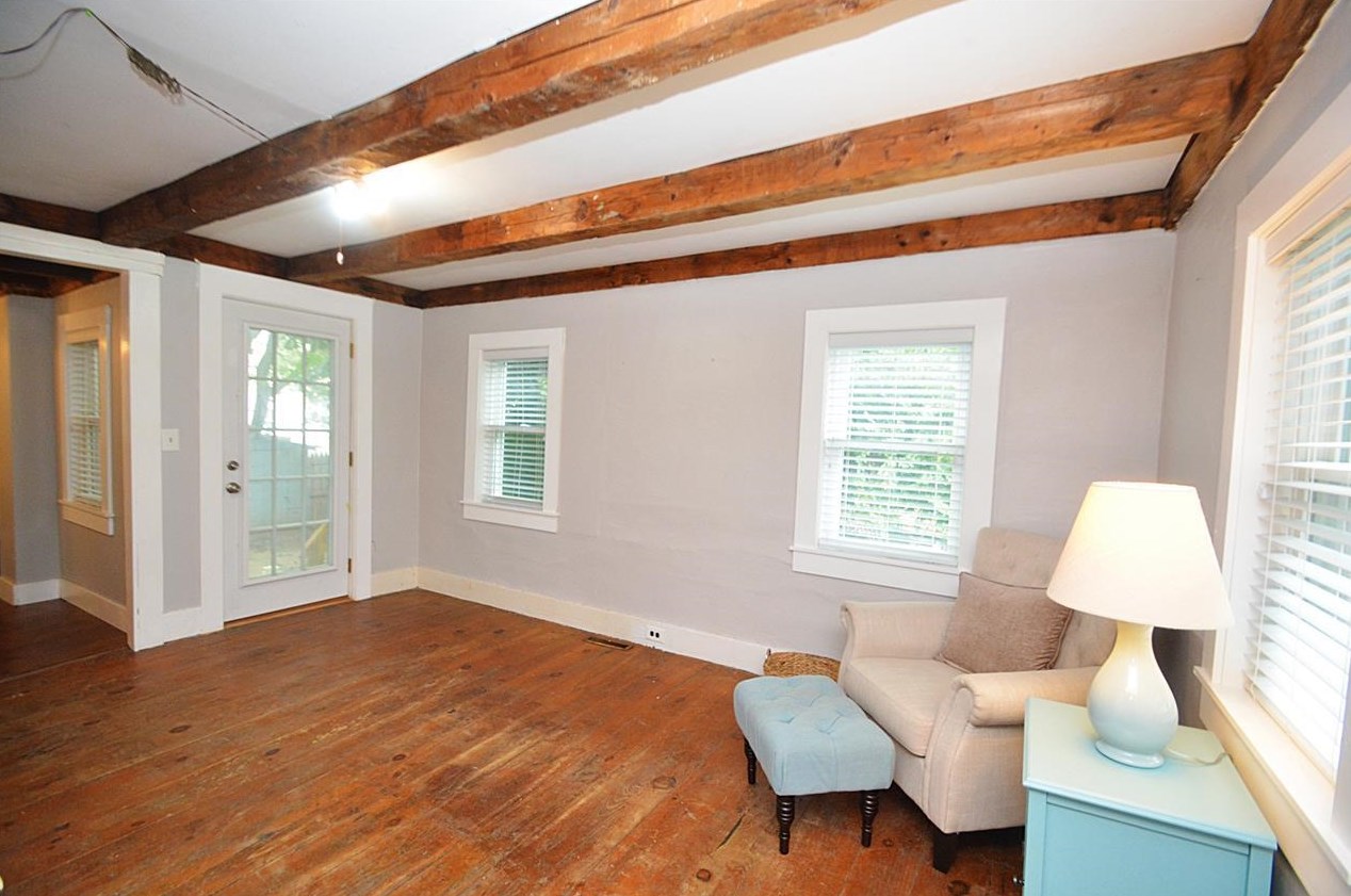 4 Elm Ct, Newmarket, NH 03857
