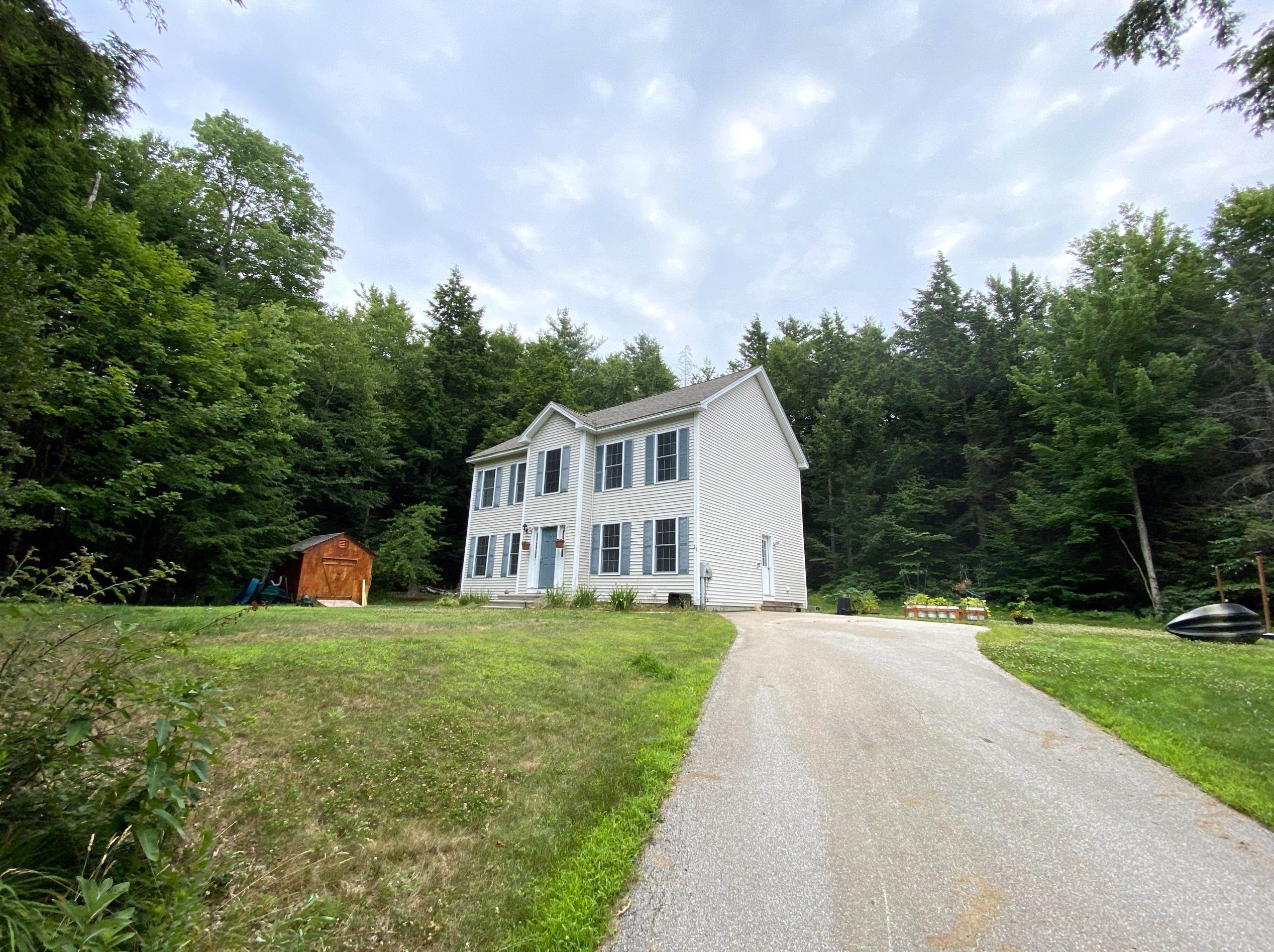 27 Winterberry Ln, Weare, NH 03281