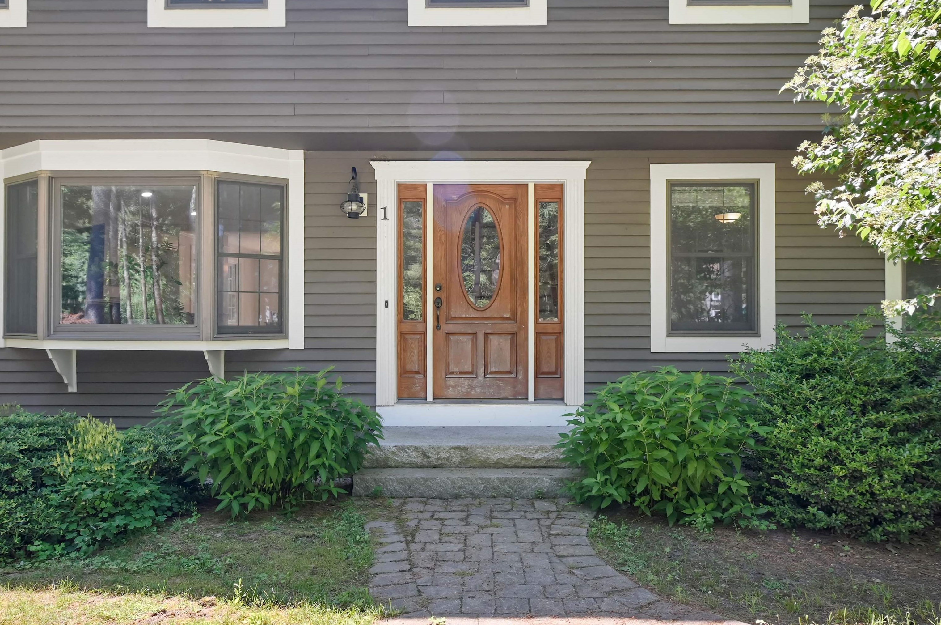 1 Turkey Ridge Rd, Newmarket, NH 03857