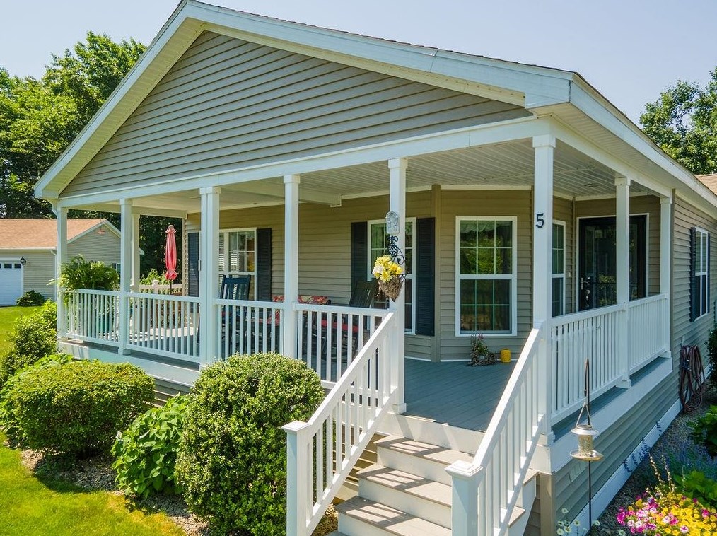 5 Goldenrod Way, North Hampton, NH 03862