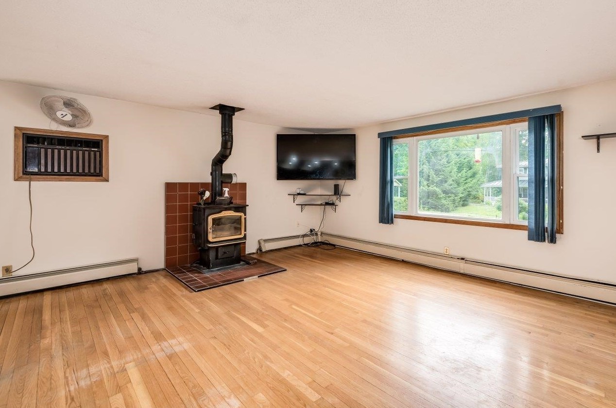 53 Summer St, Goffstown, NH 03045