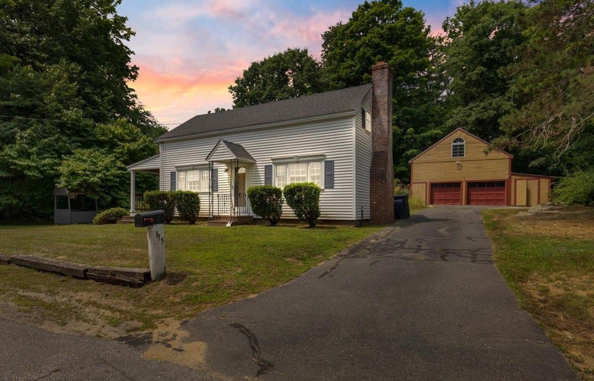 375 Main St, Danville, NH 03819