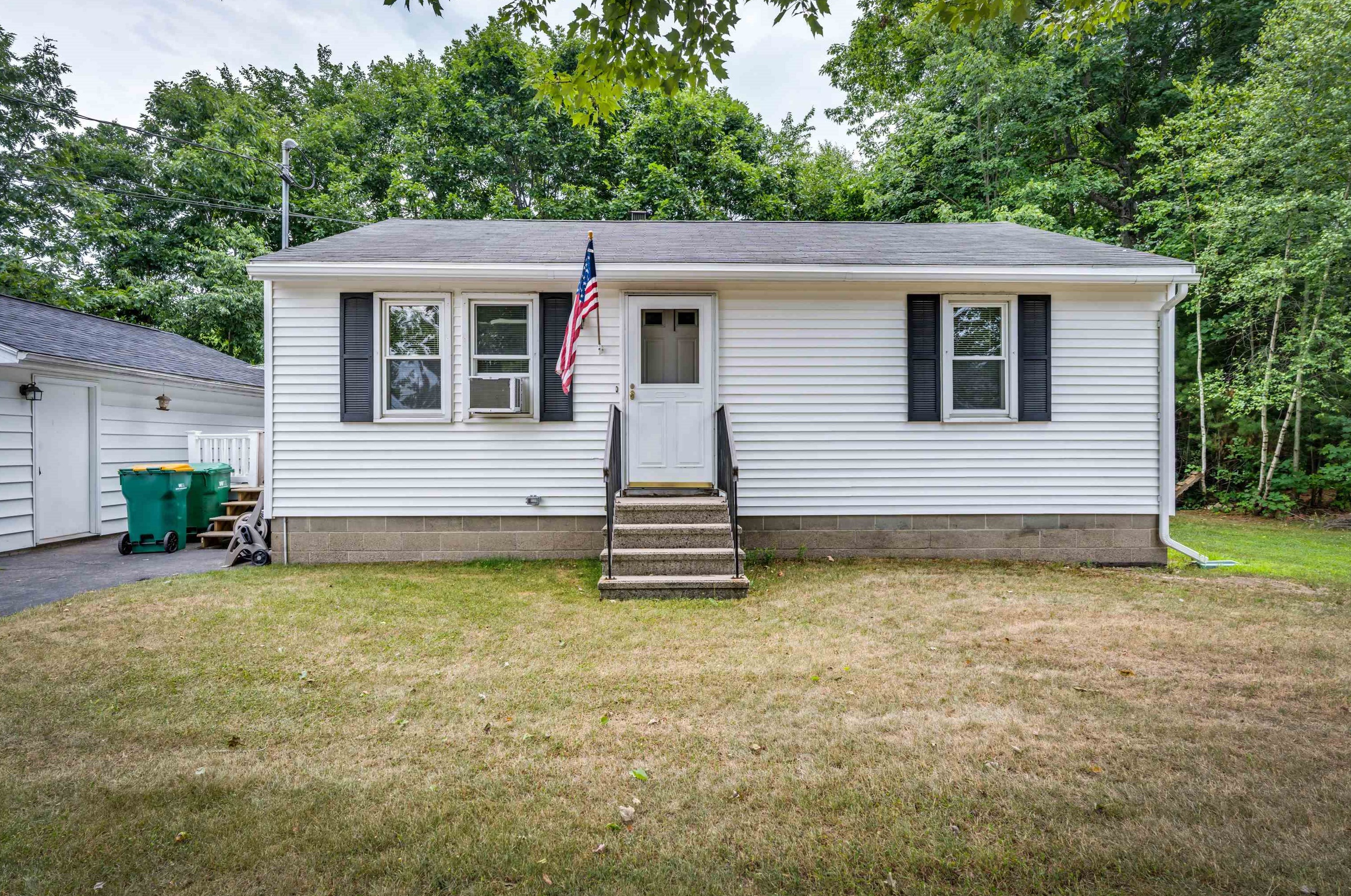 2 Great Falls Ave, Rochester, NH 03867
