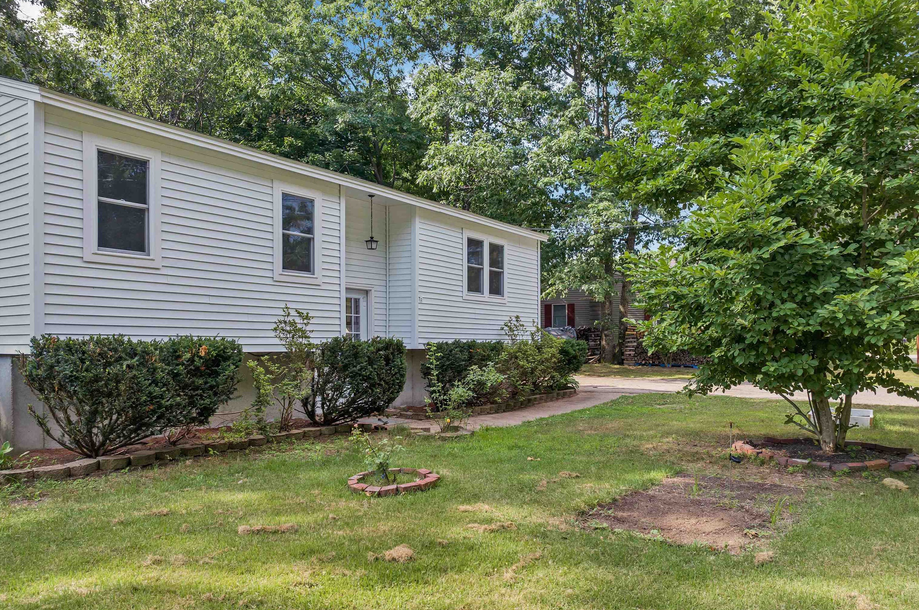 42 Forest Park Dr, Rochester, NH 03839