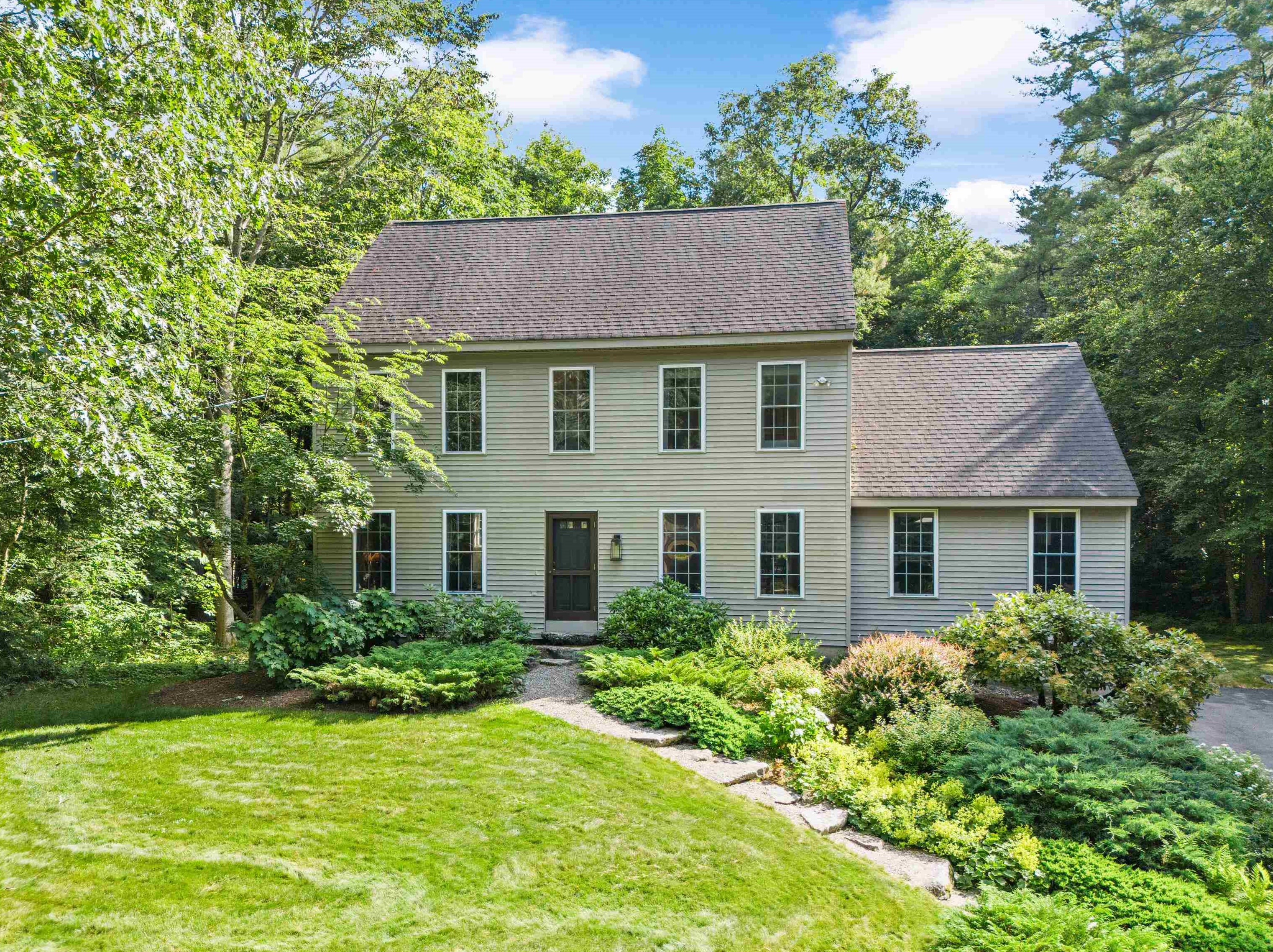 5 Winslow Dr, Newmarket, NH 03857