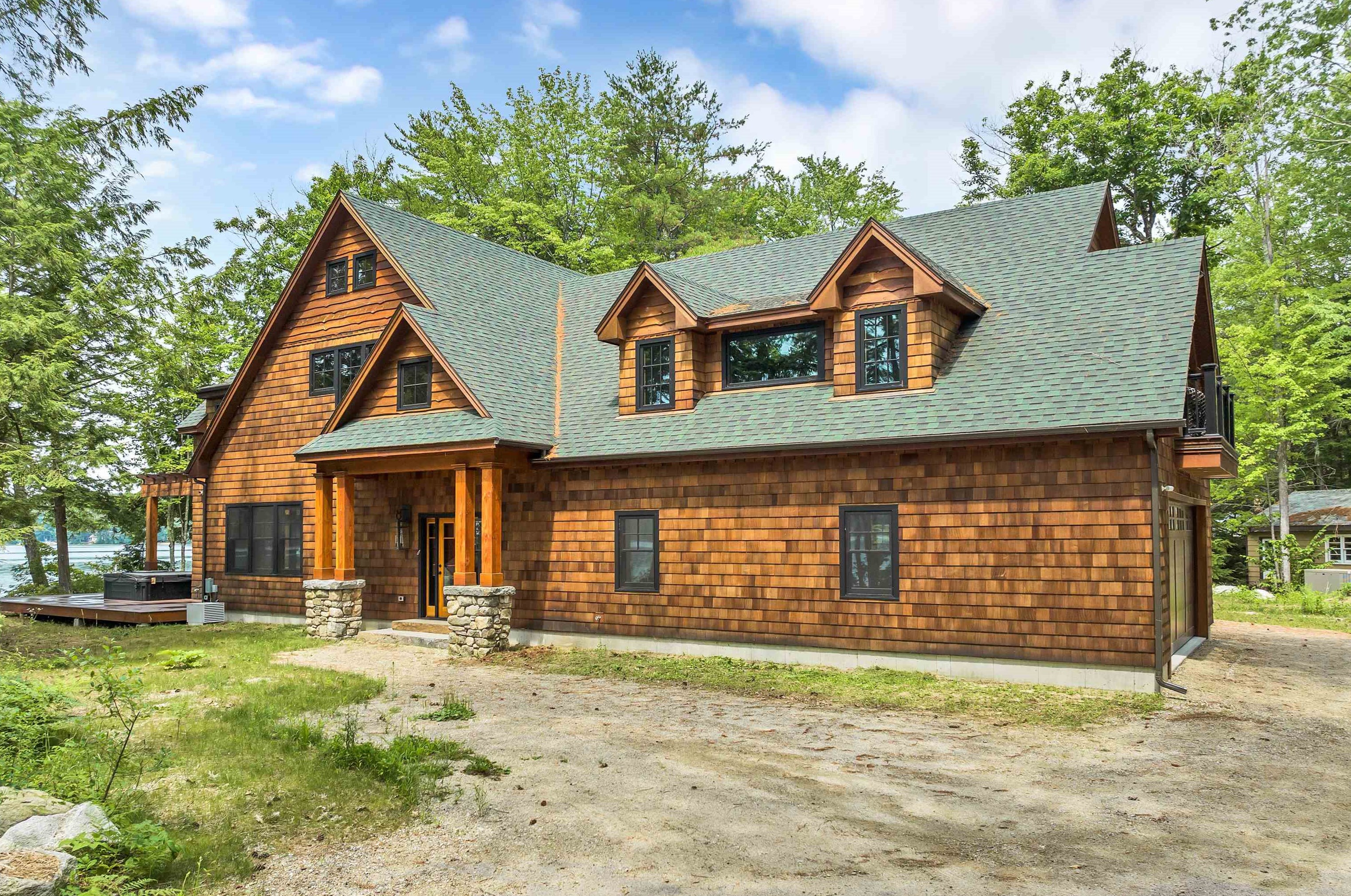 85 Mirror Lake Dr, Tuftonboro, NH 03816