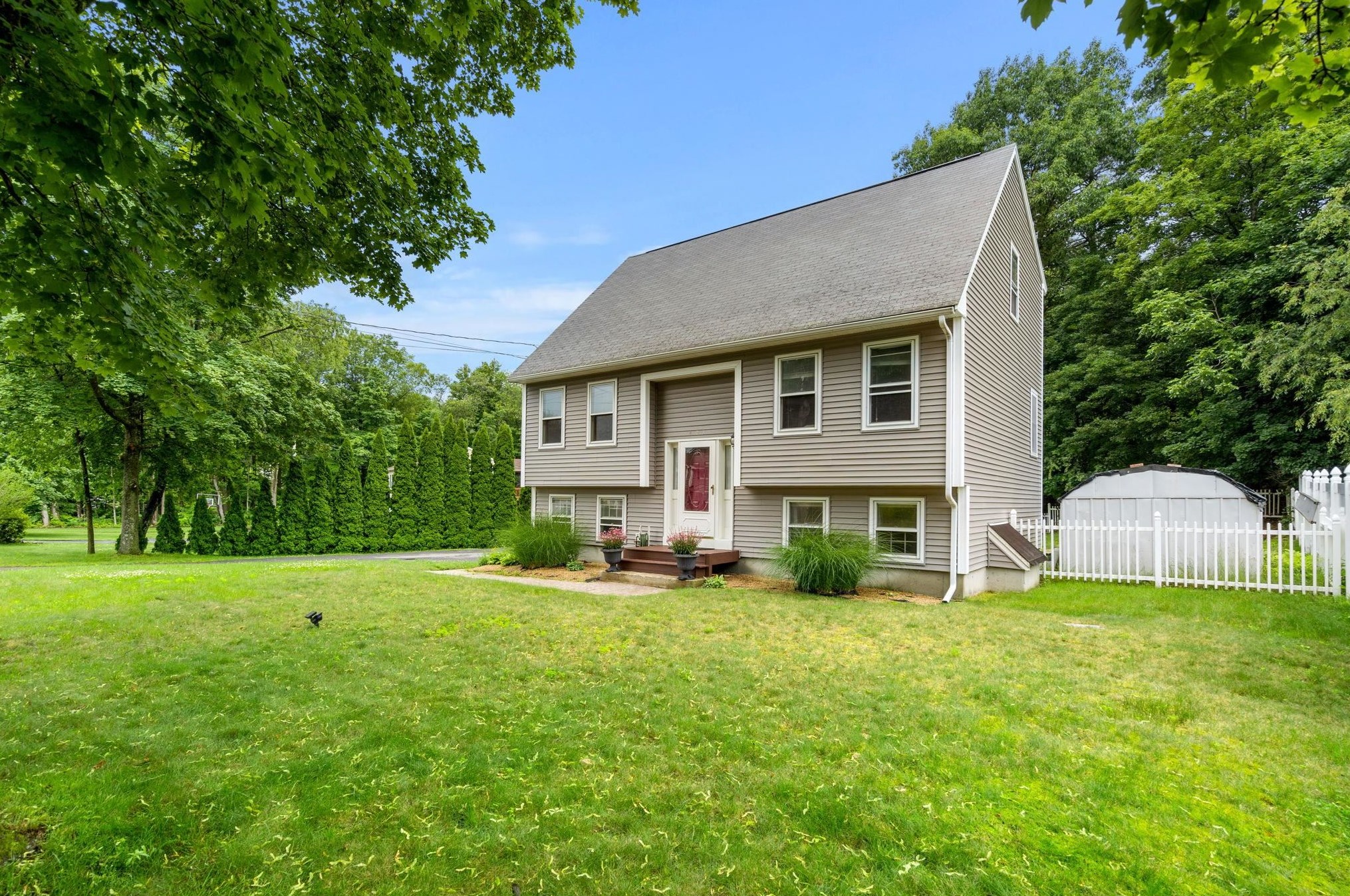 403 Broad St, Nashua, NH 03063 exterior