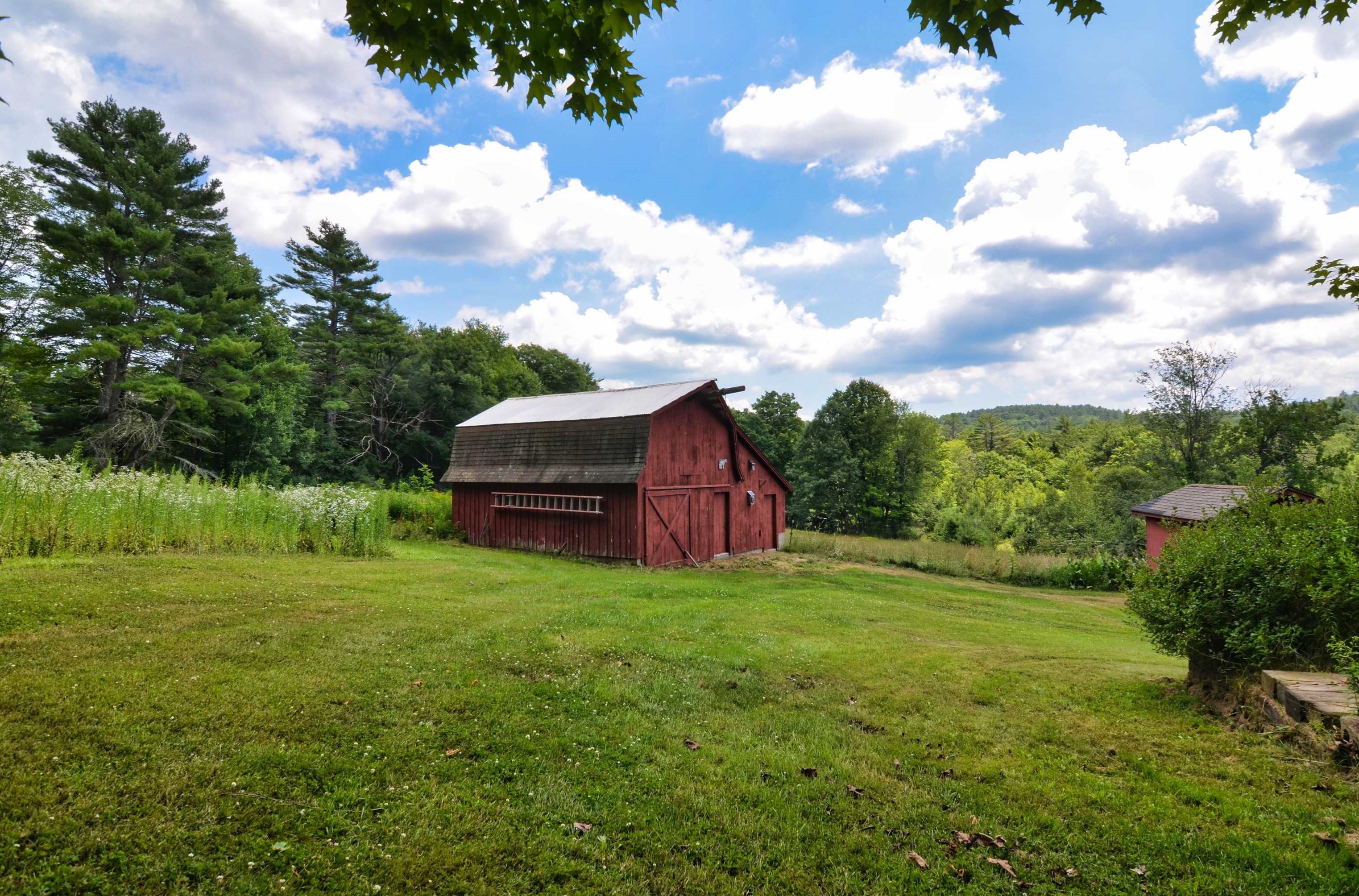 42 Old Turnpike Rd, Danbury, NH 03230