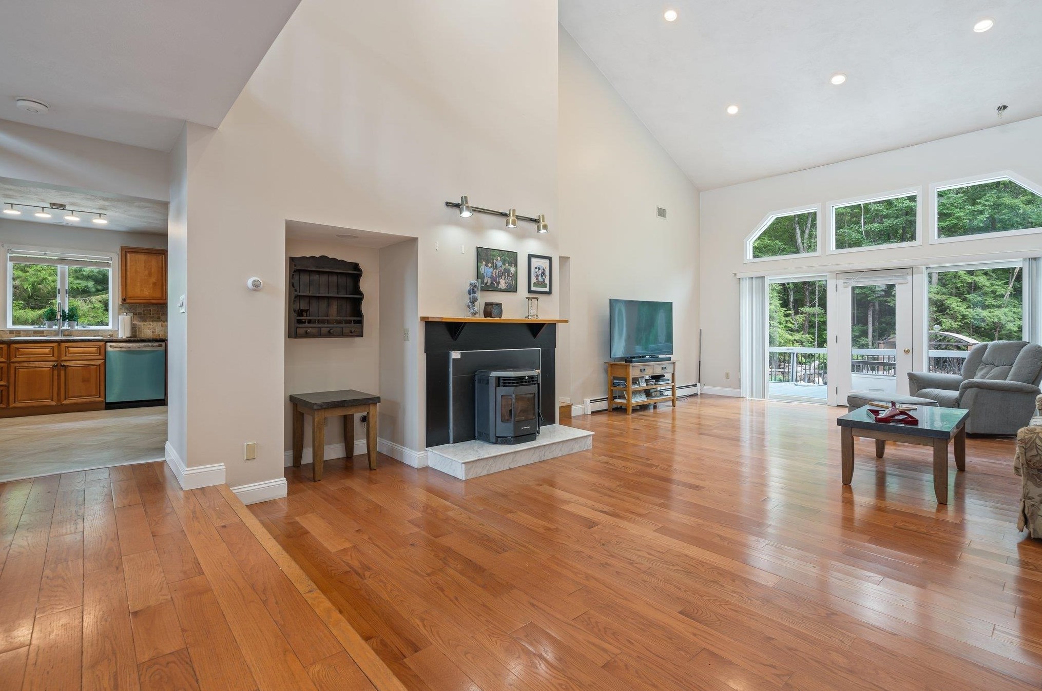 28 Chappy Ln, Salem, NH 03079