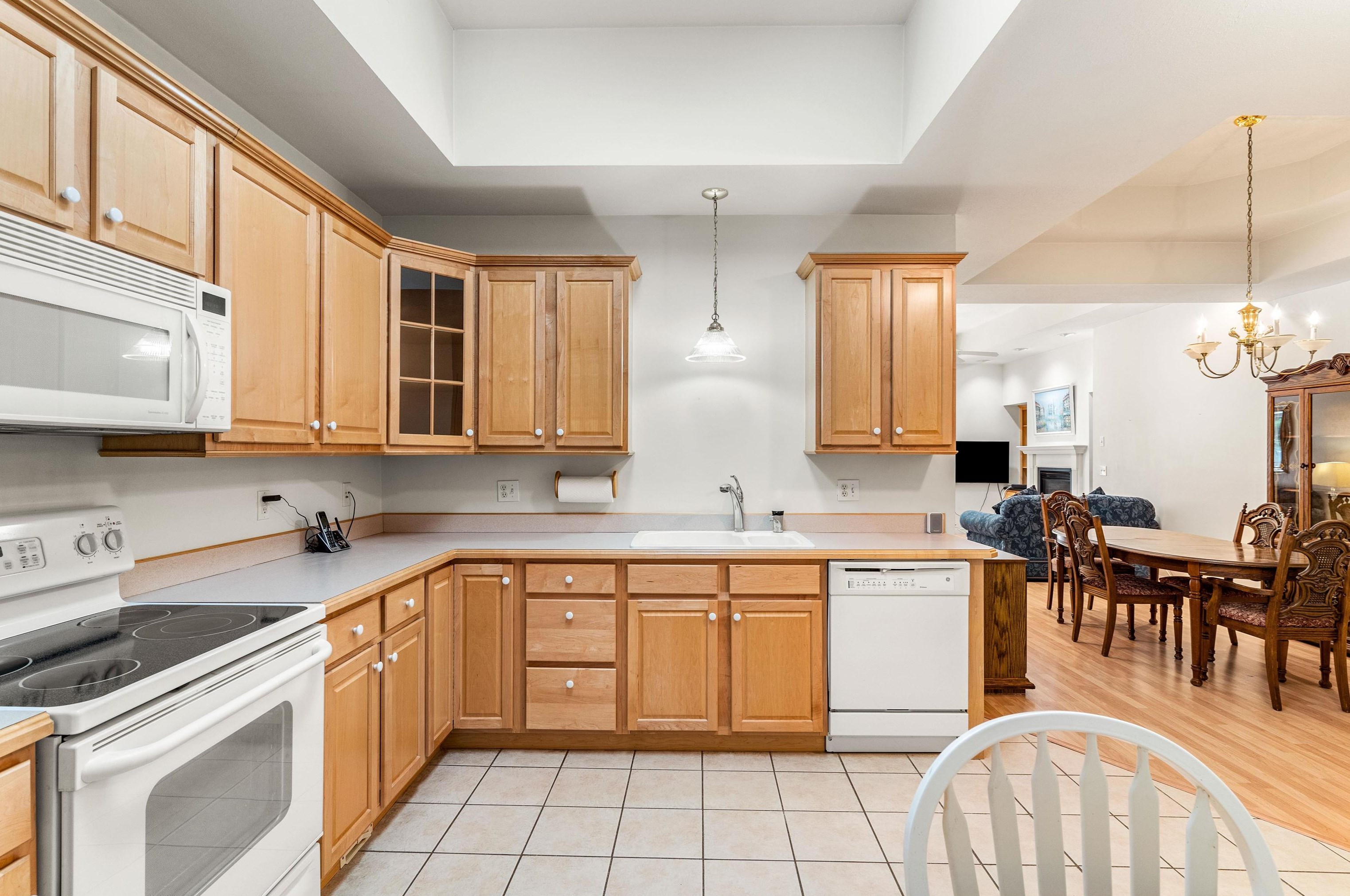 53 Lantern Ln #d, Kingston, NH 03848