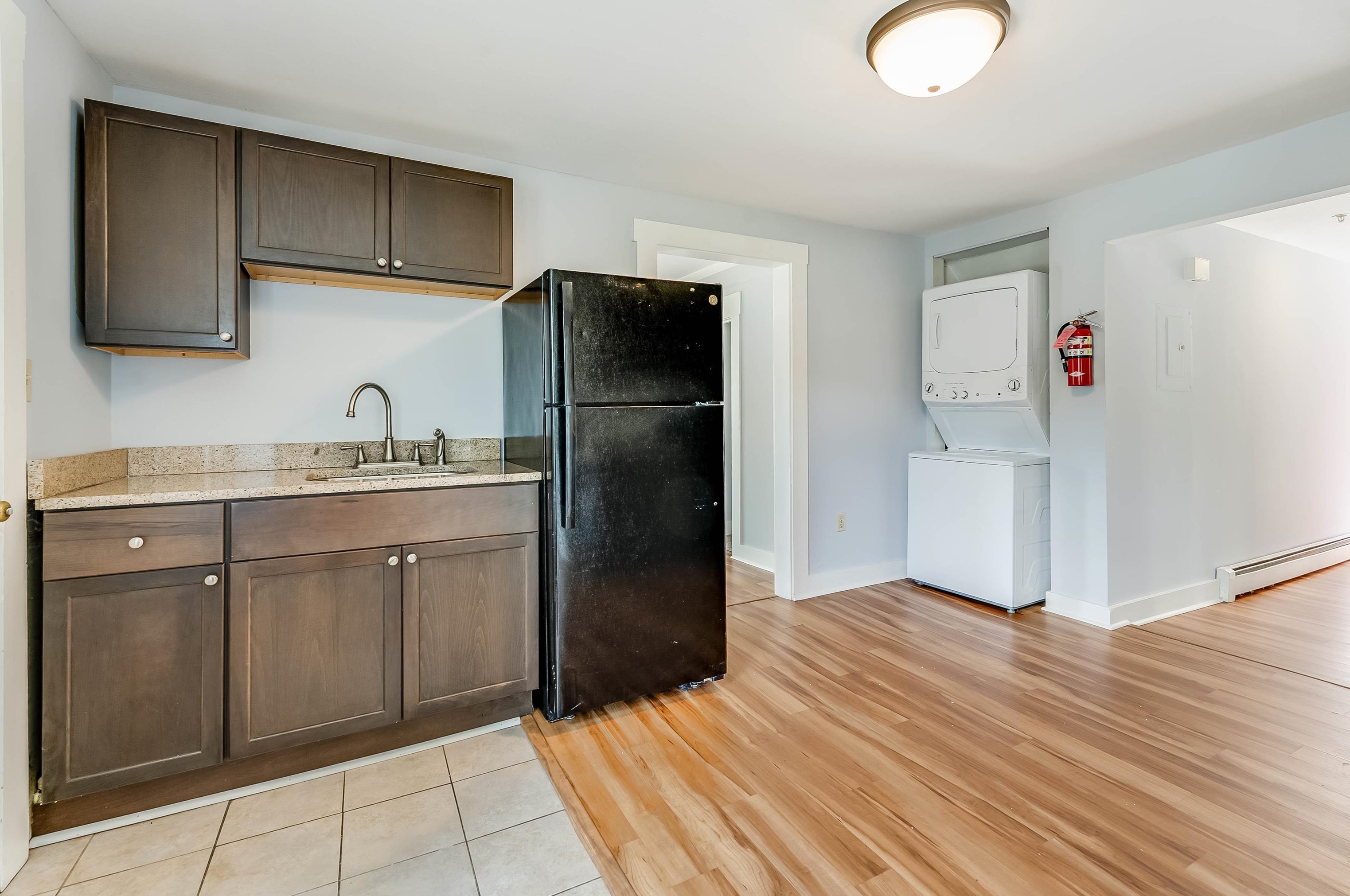 15-17 Schoolhouse Ln, Lee, NH 03824