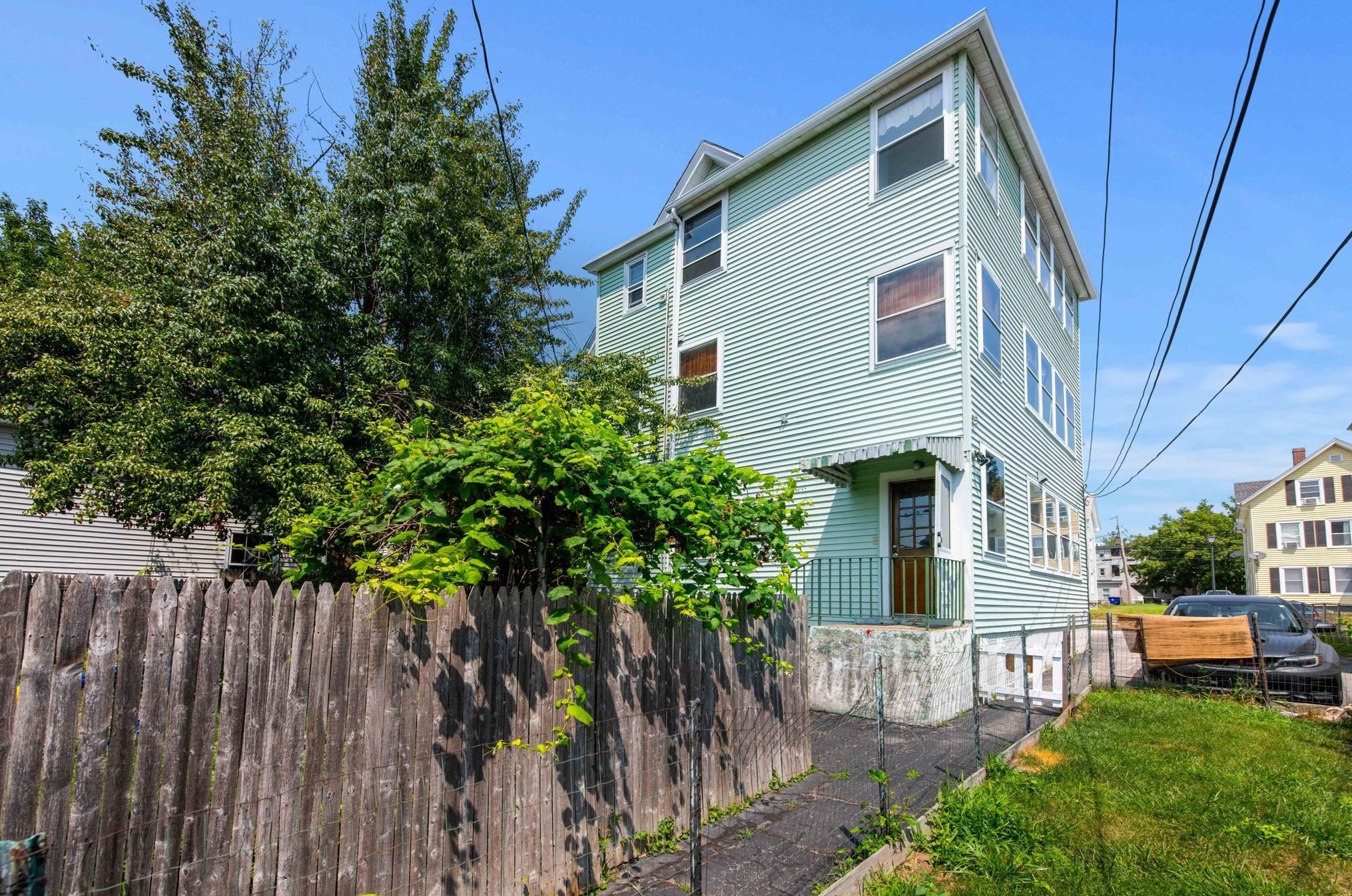 319 Auburn St, Manchester NH  03103-4805 exterior
