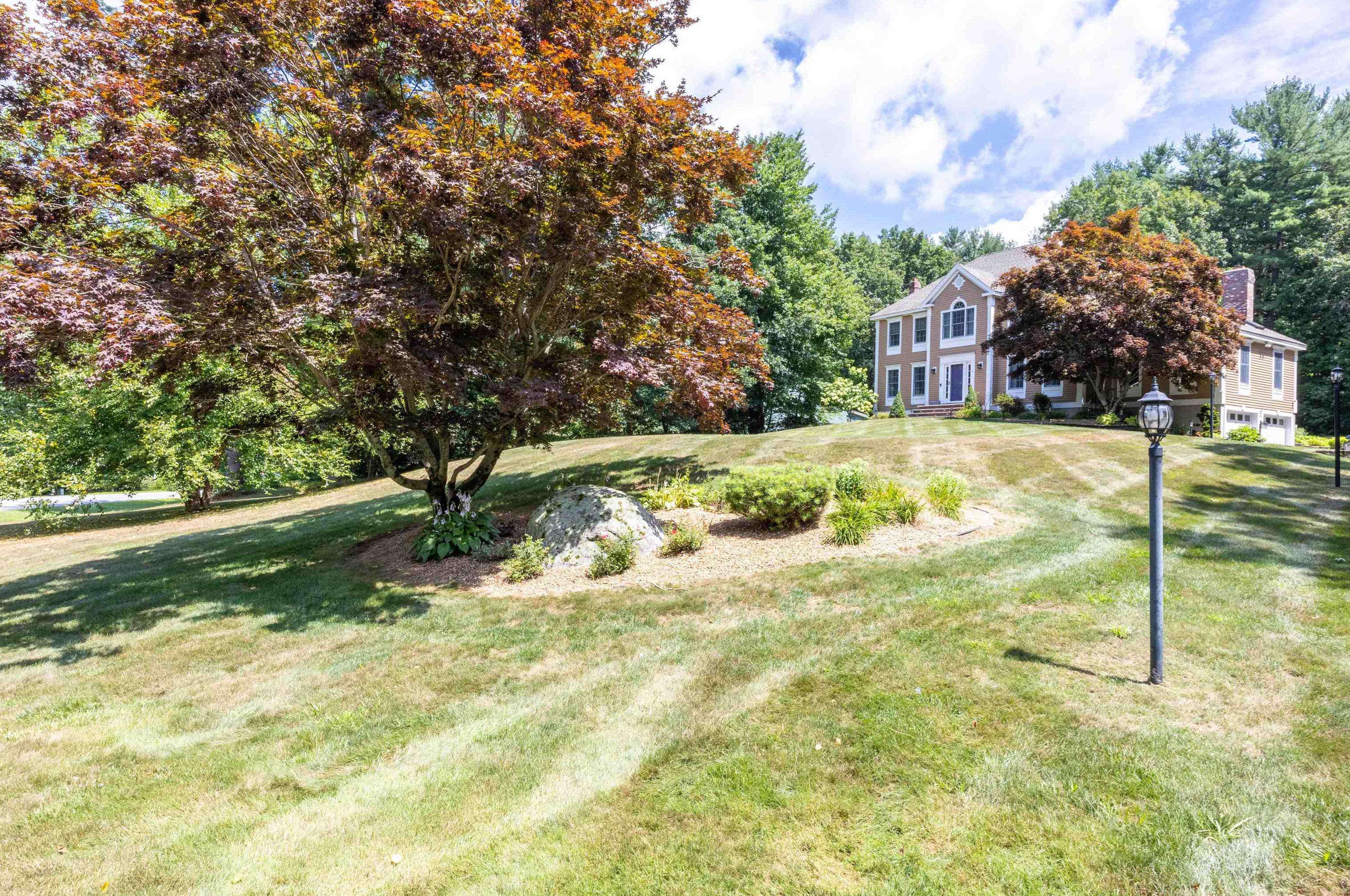 4 Isabella Dr, Londonderry, NH 03053-3051