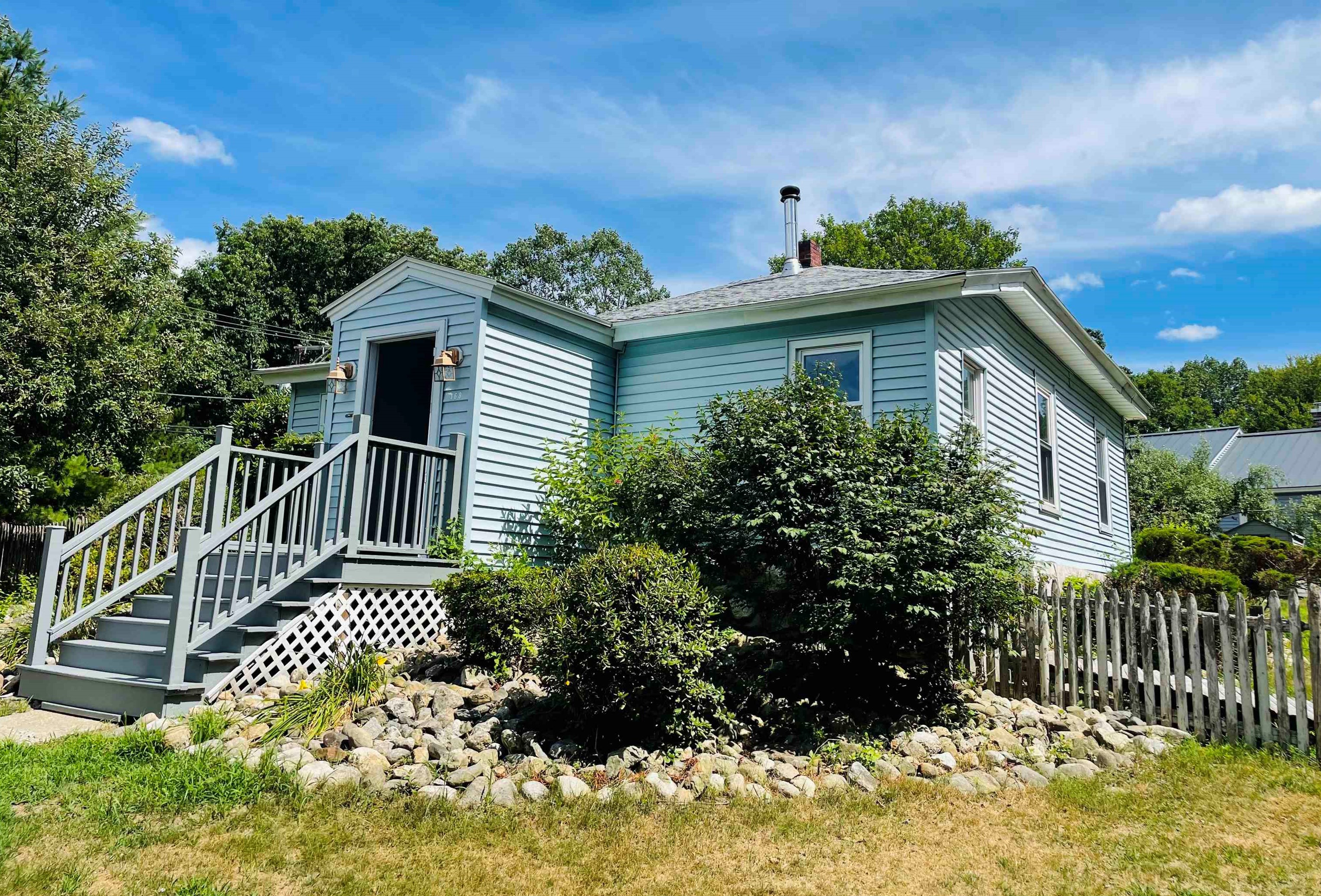 168 Mammoth Rd, Londonderry, NH 03053 exterior