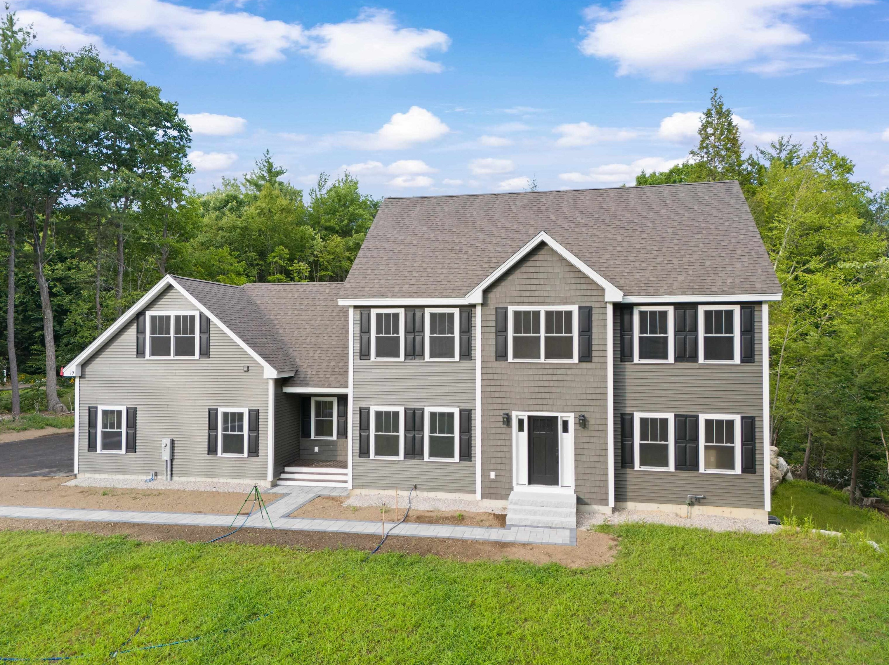 19 Tamar Dr, Goffstown, NH 03045
