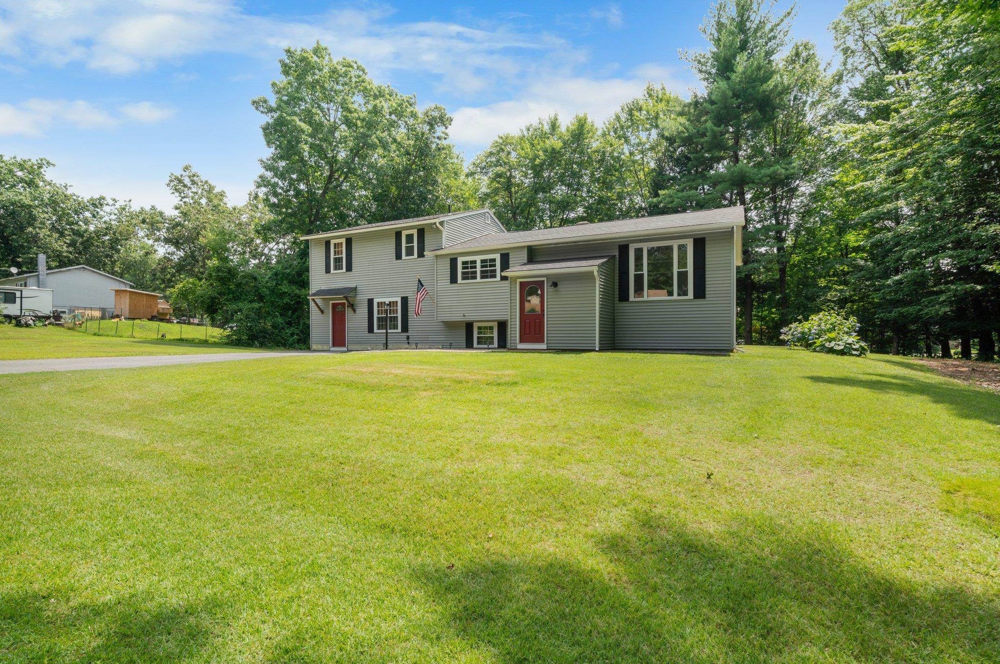 4 Rosemont Dr, Hinsdale, NH 03451
