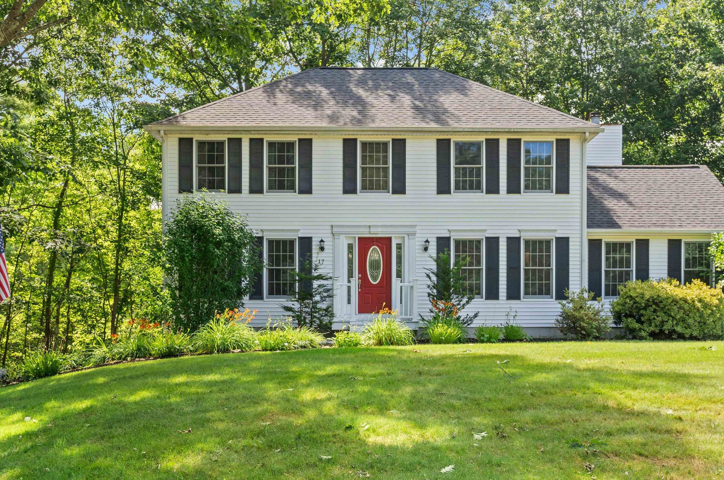 17 Jamil Ln, Salem, NH 03079
