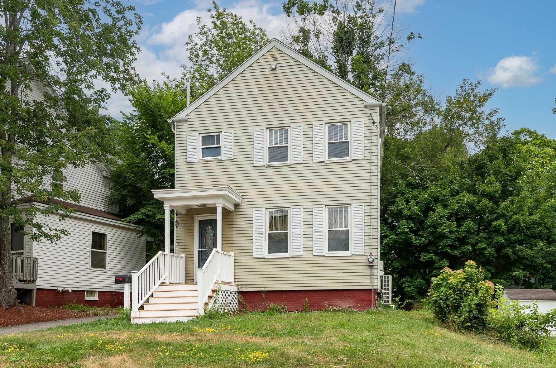 81 6th St, Dover, NH 03820