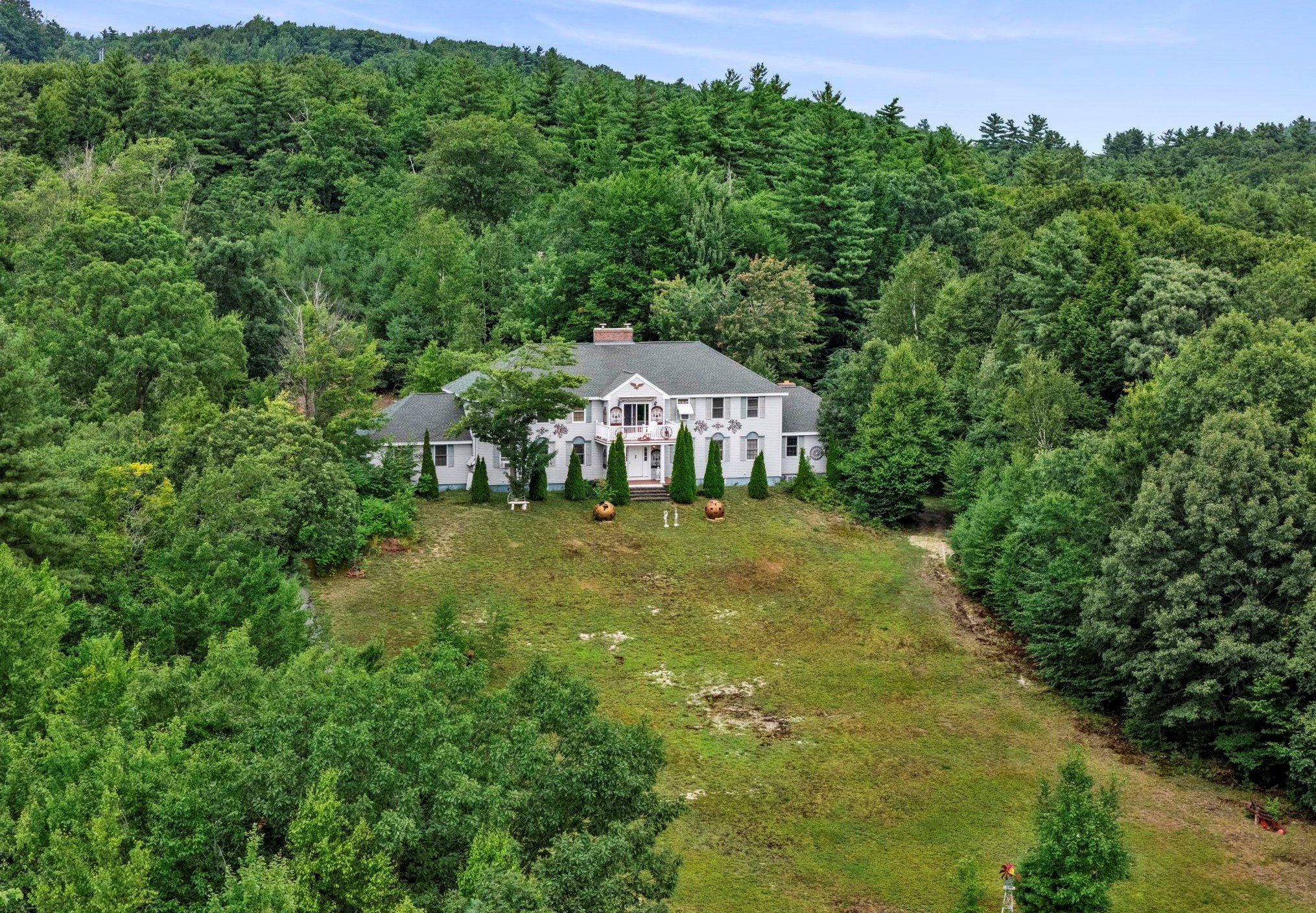 185 Irving Dr, Weare, NH 03281-5401