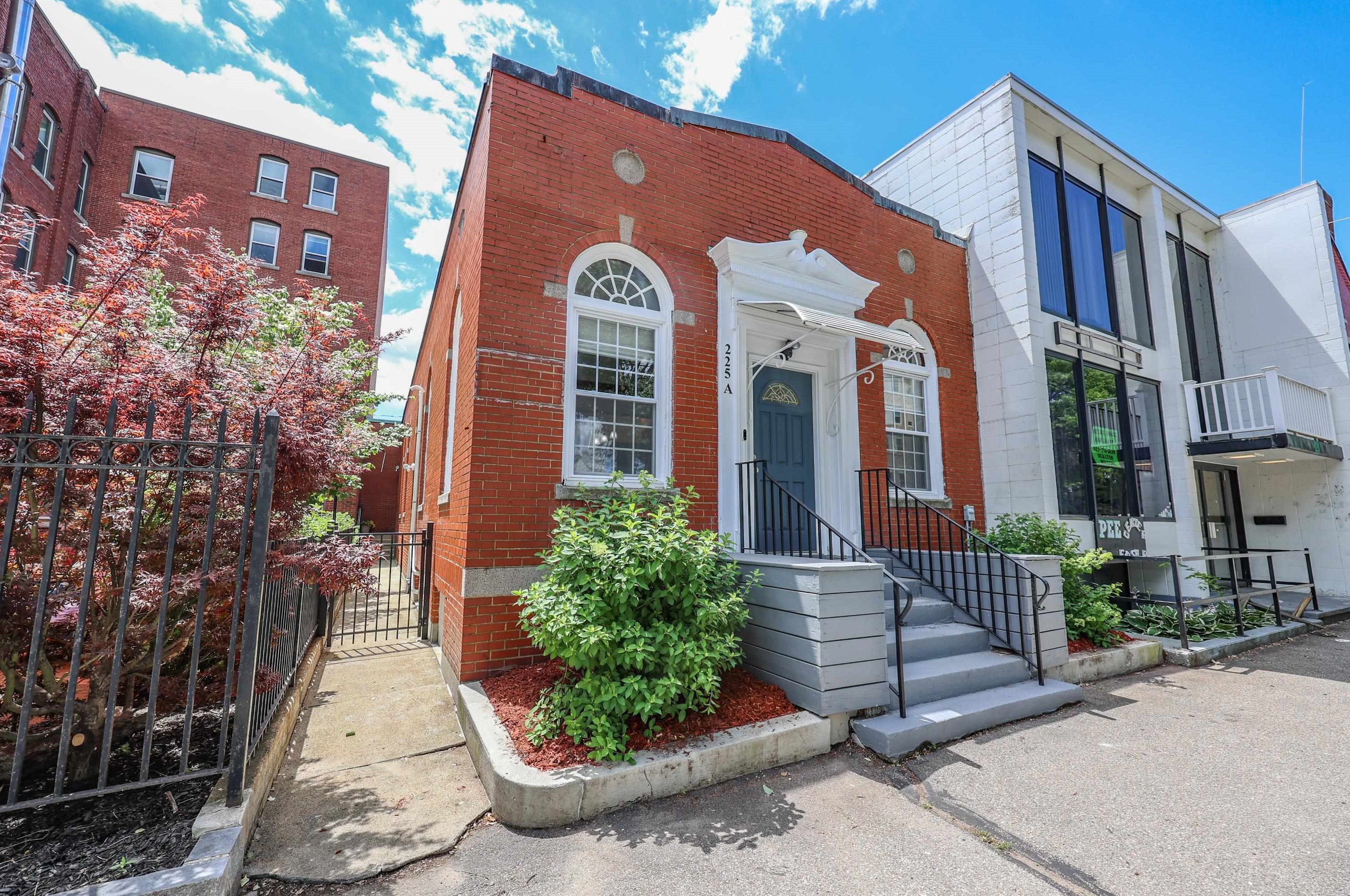 225 Hanover St, Manchester, NH 03104-6115