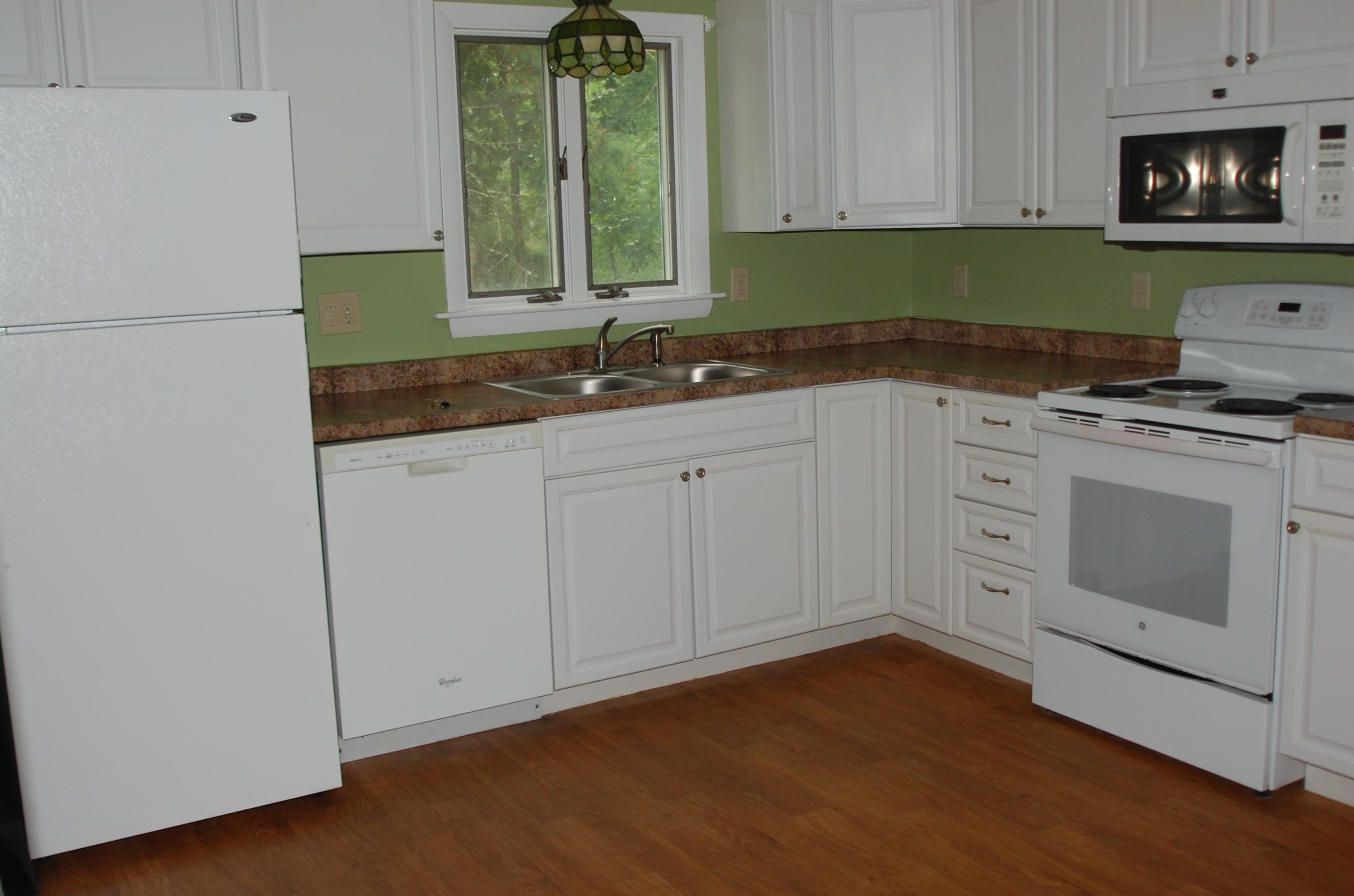 11 Ackerman St, Salem, NH 03079