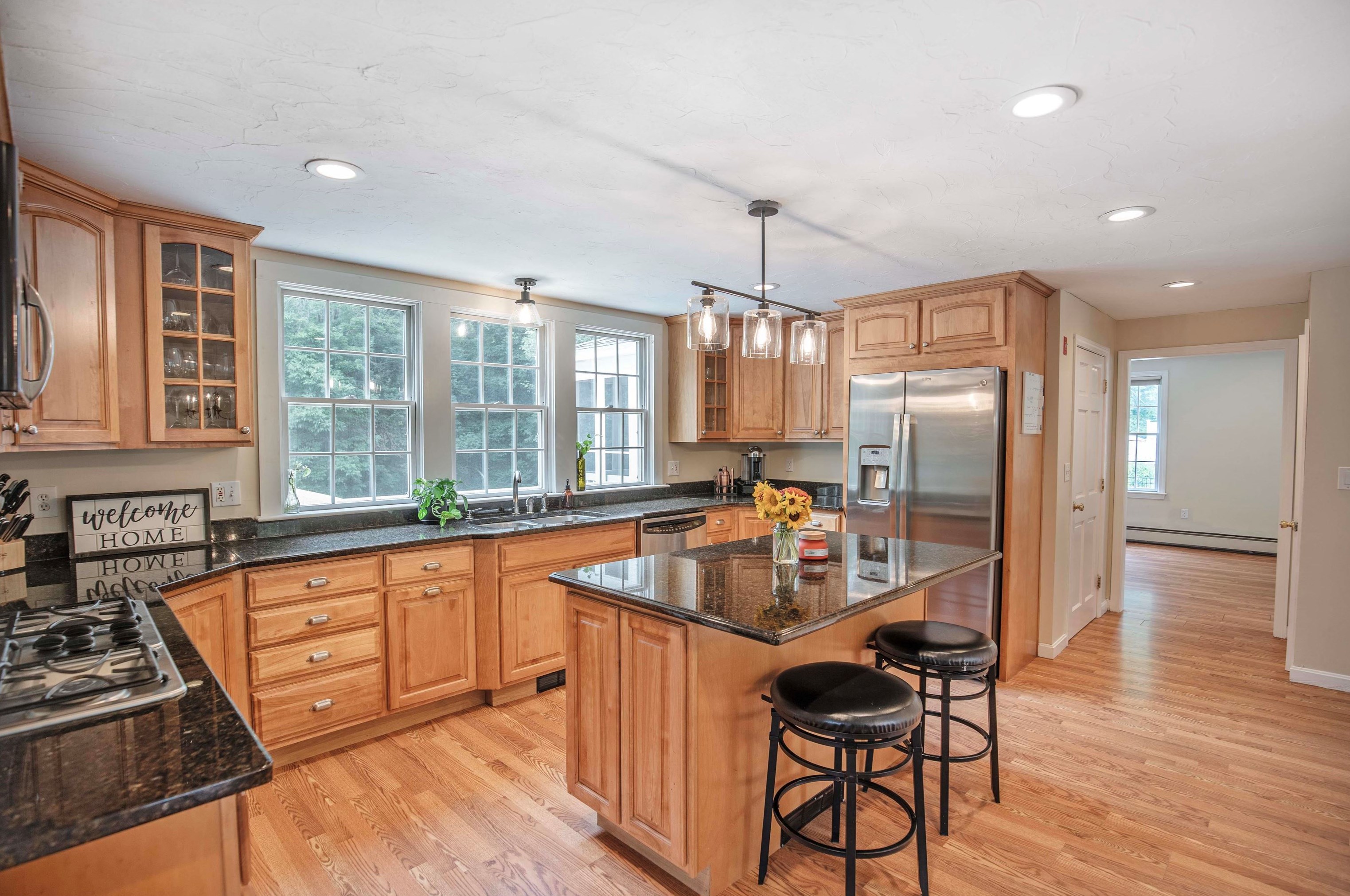 10 Dawn St, Salem, NH 03079