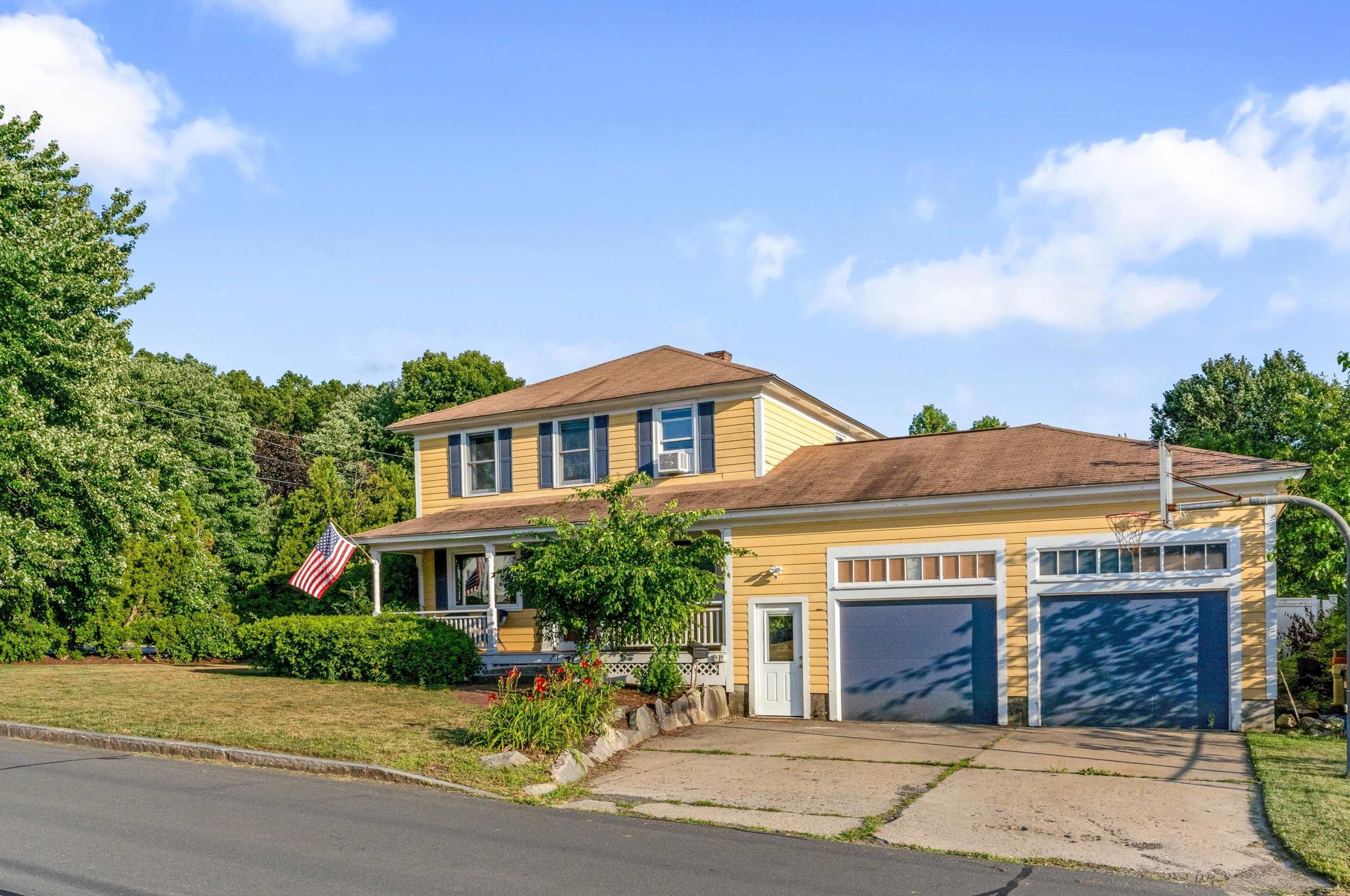 255 Vinton St, Manchester, NH 03103-3931
