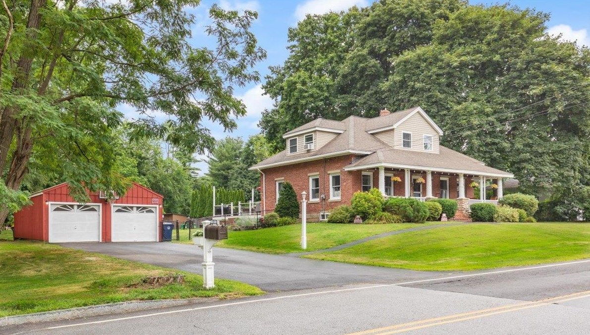 17 Westville Rd, Plaistow, NH 03865