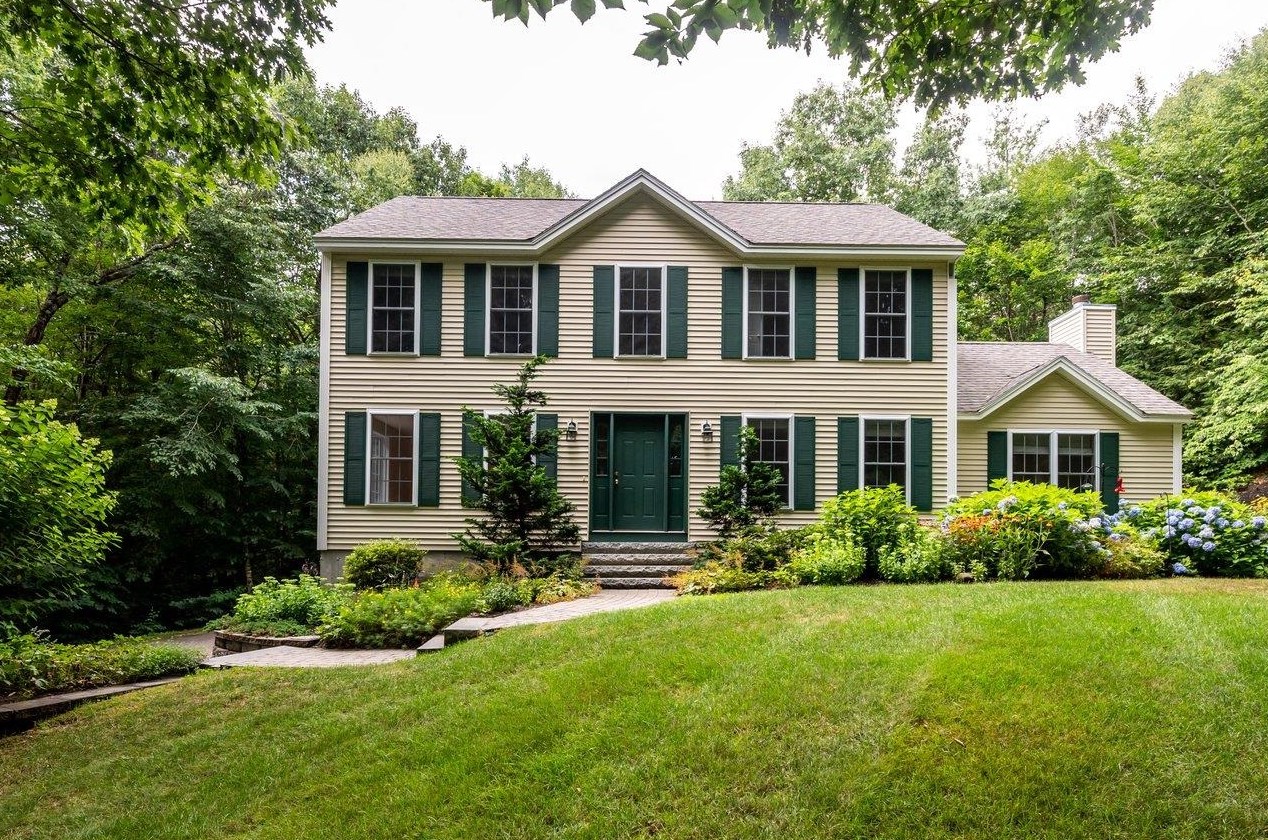 105 Kennard Rd, Nottingham, NH 03290