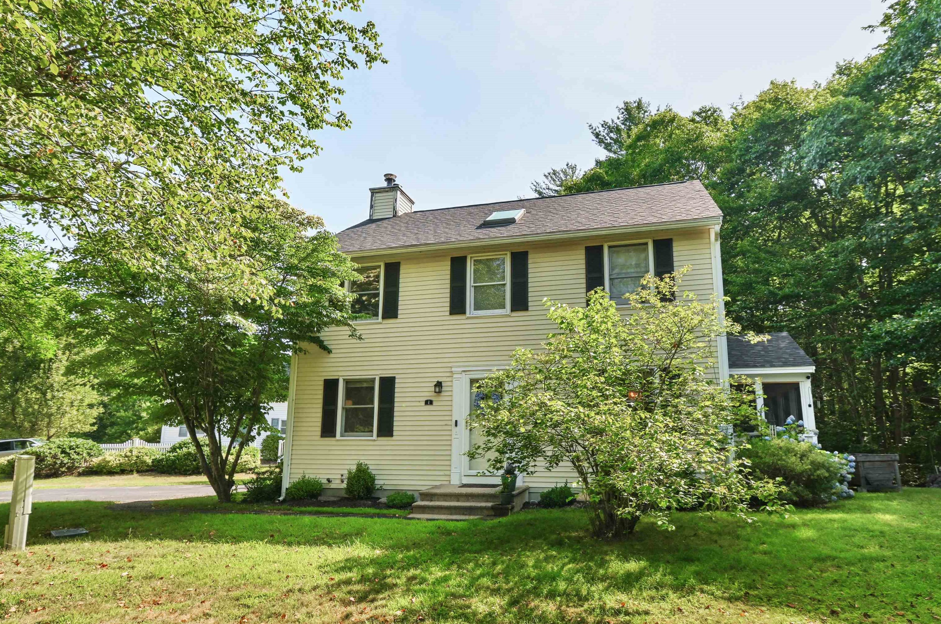 4 Oak Hill Ln, Kensington, NH 03833