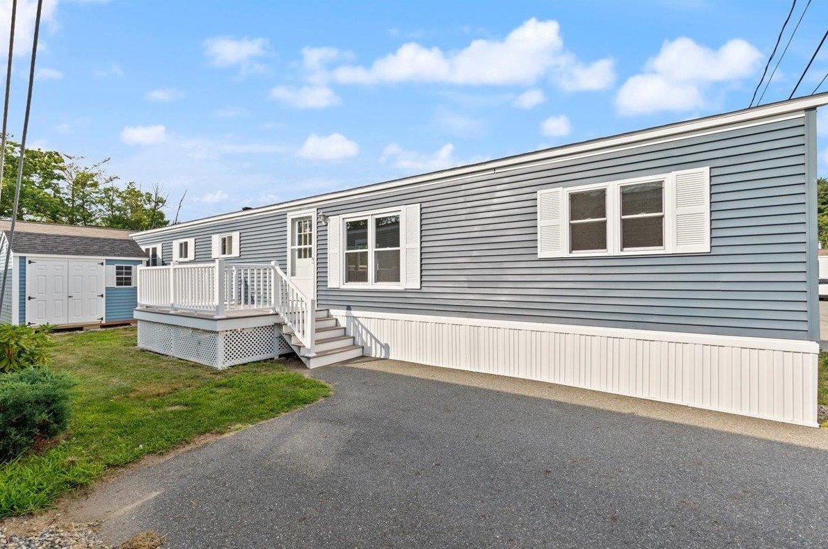 33 Brookwood Dr, Salem, NH 03079