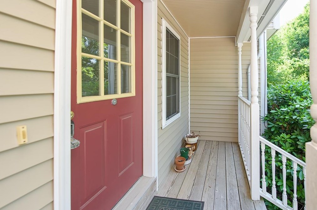 7 Pollard Rd, Plaistow, NH 03865