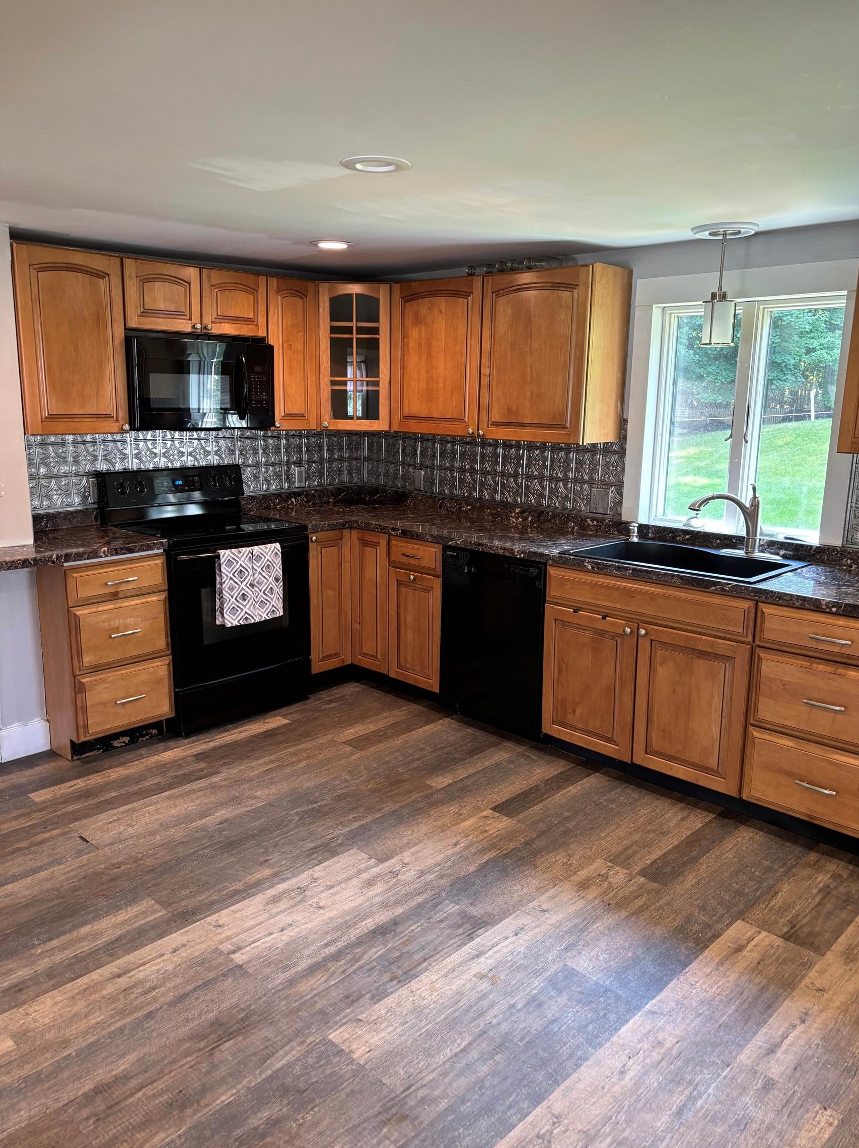 5 Farrington Ave, Plaistow, NH 03865