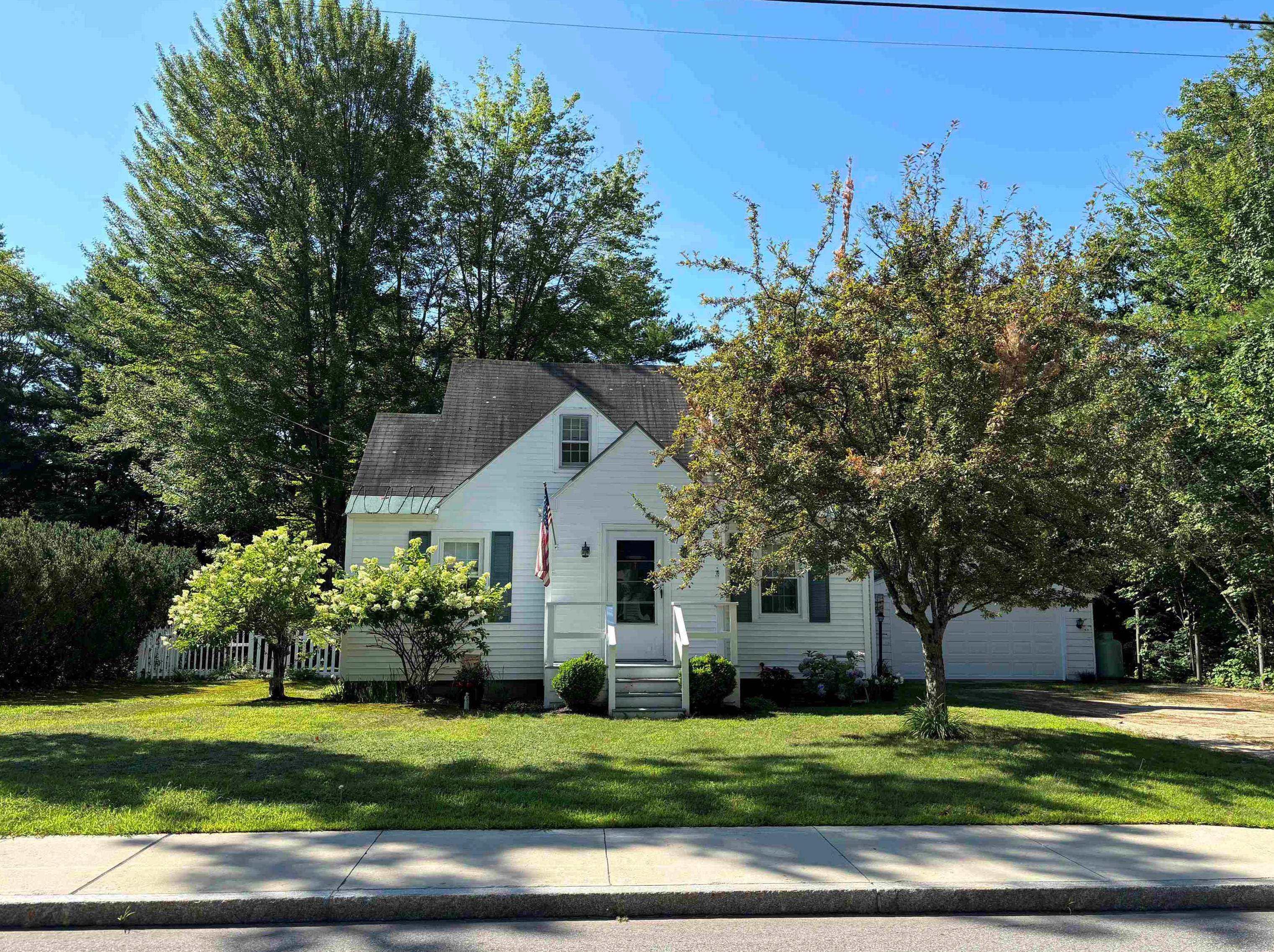 131 Grove St, Hales Location, NH 03860