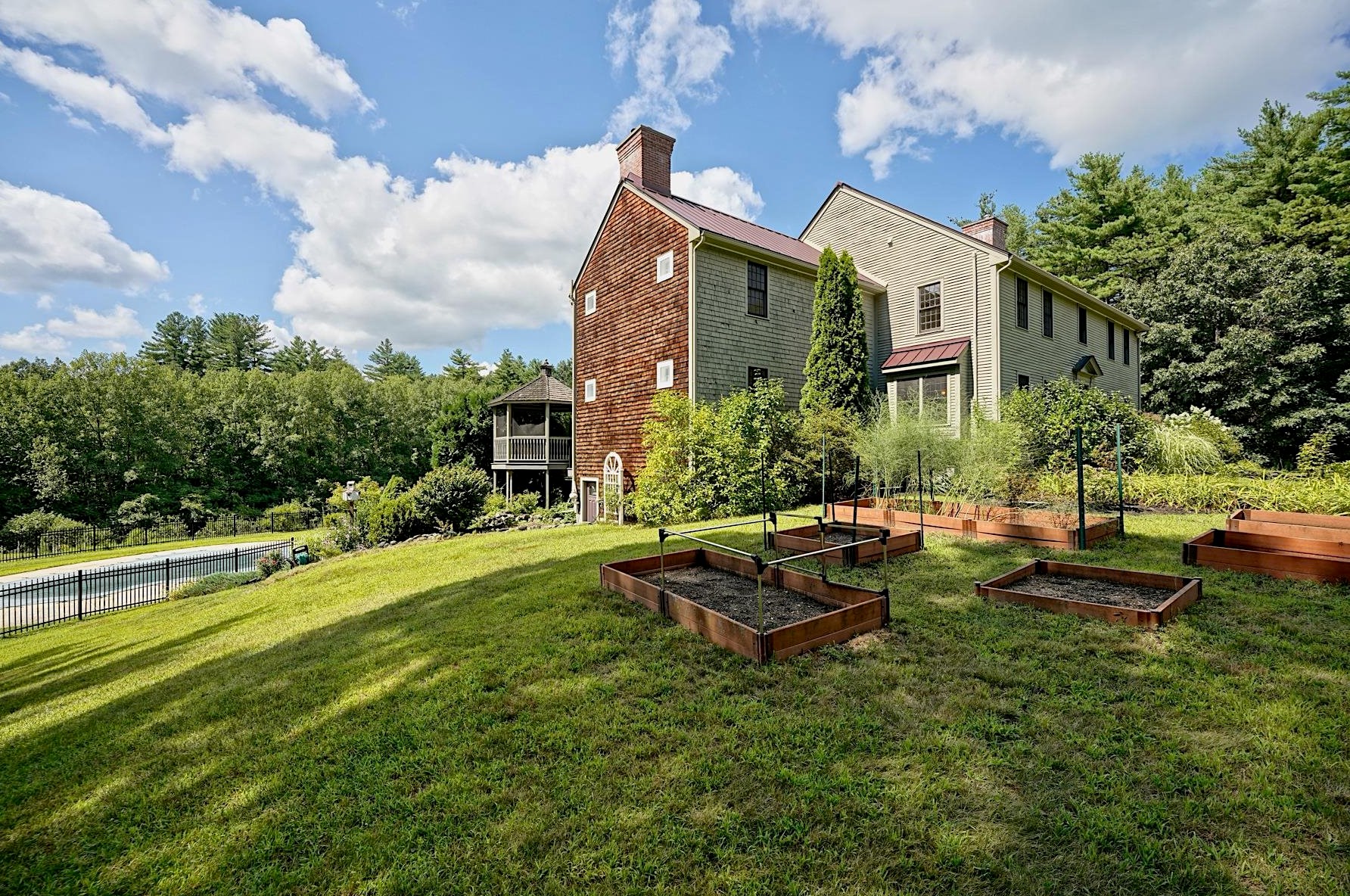 110 Town Farm Rd, Chester, NH 03036