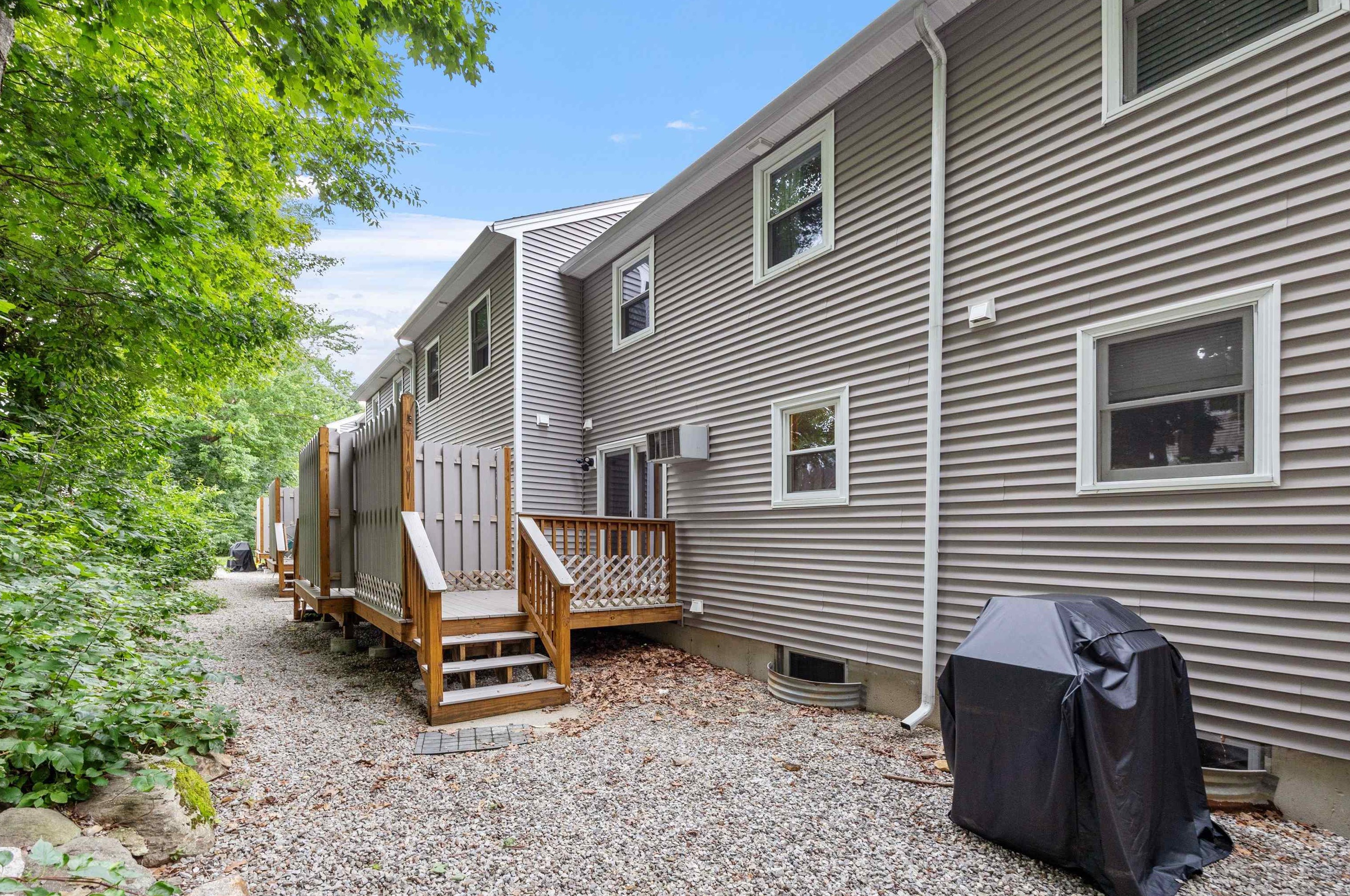 11 Oakwood Cir #6, Goffstown, NH 03045