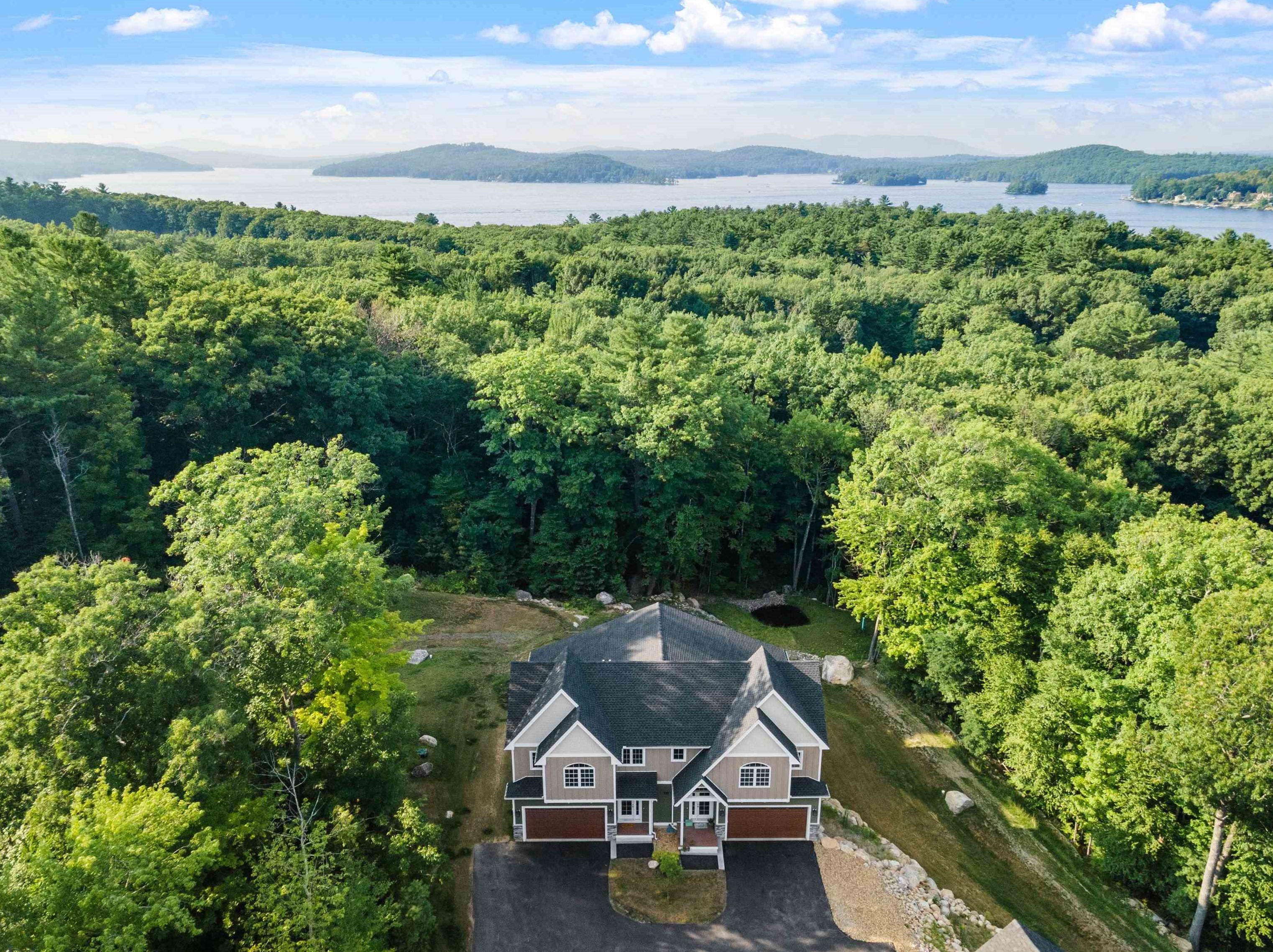 226 Endicott St, Laconia, NH 03246 exterior