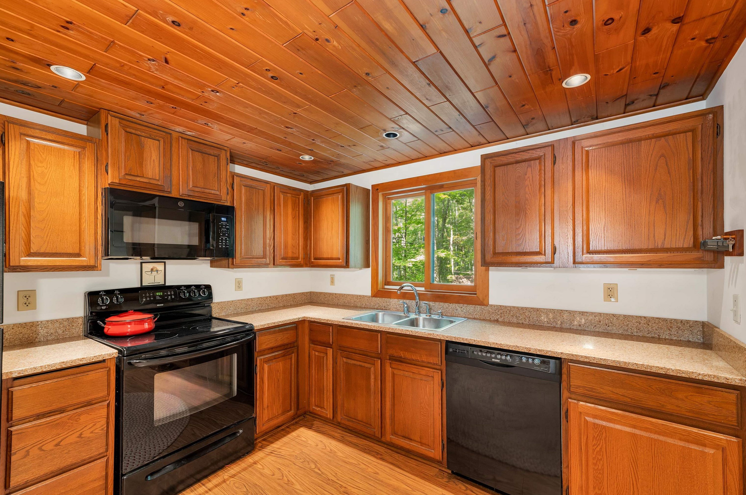 22 Lang Pond Rd, Tuftonboro, NH 03894