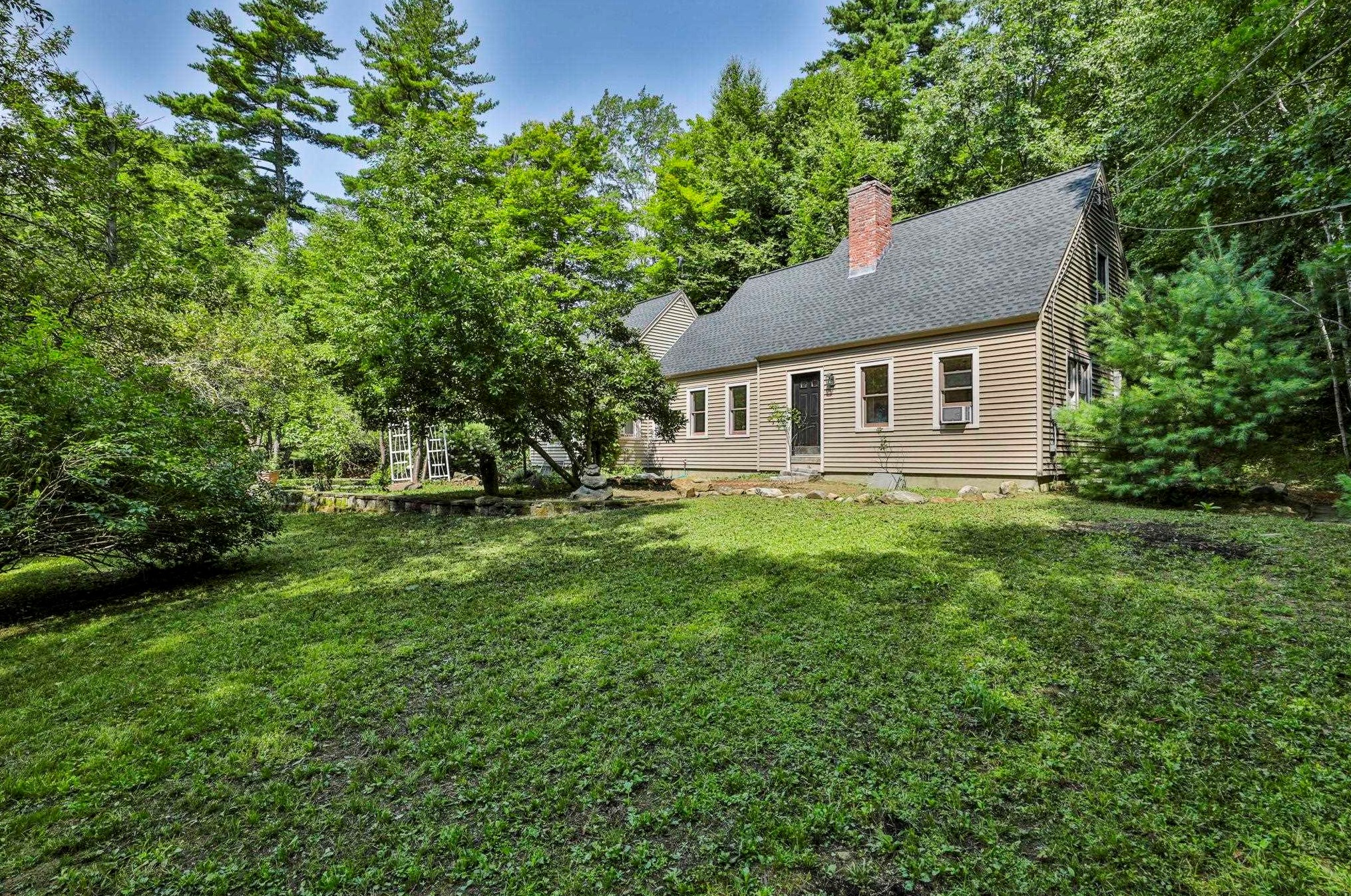 86 Shady Hill Rd, Weare, NH 03281